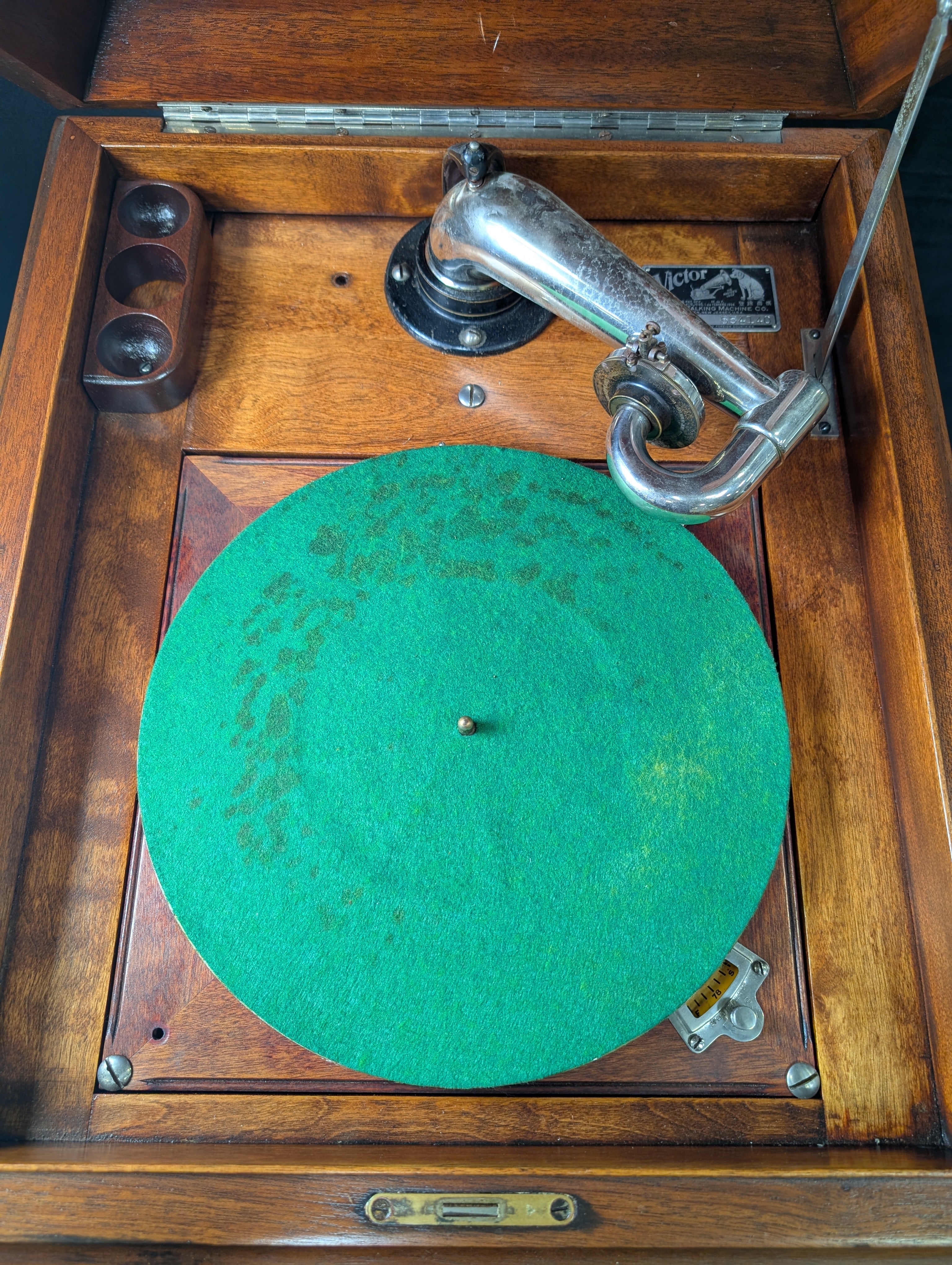 Vintage Victor VV-XI Victrola Phonograph Wood Cabinet - Image 3