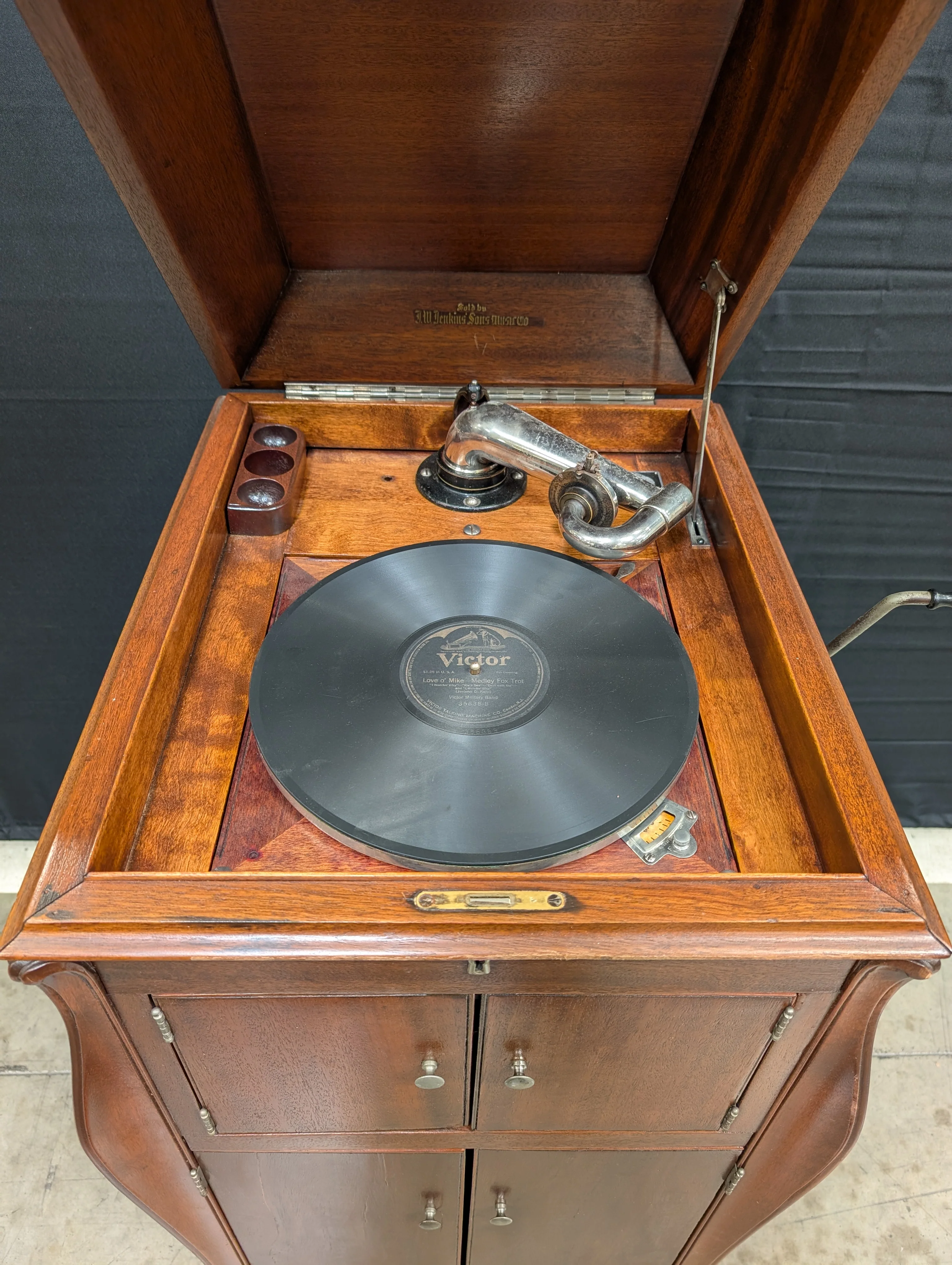 Vintage Victor VV-XI Victrola Phonograph Wood Cabinet - Image 7