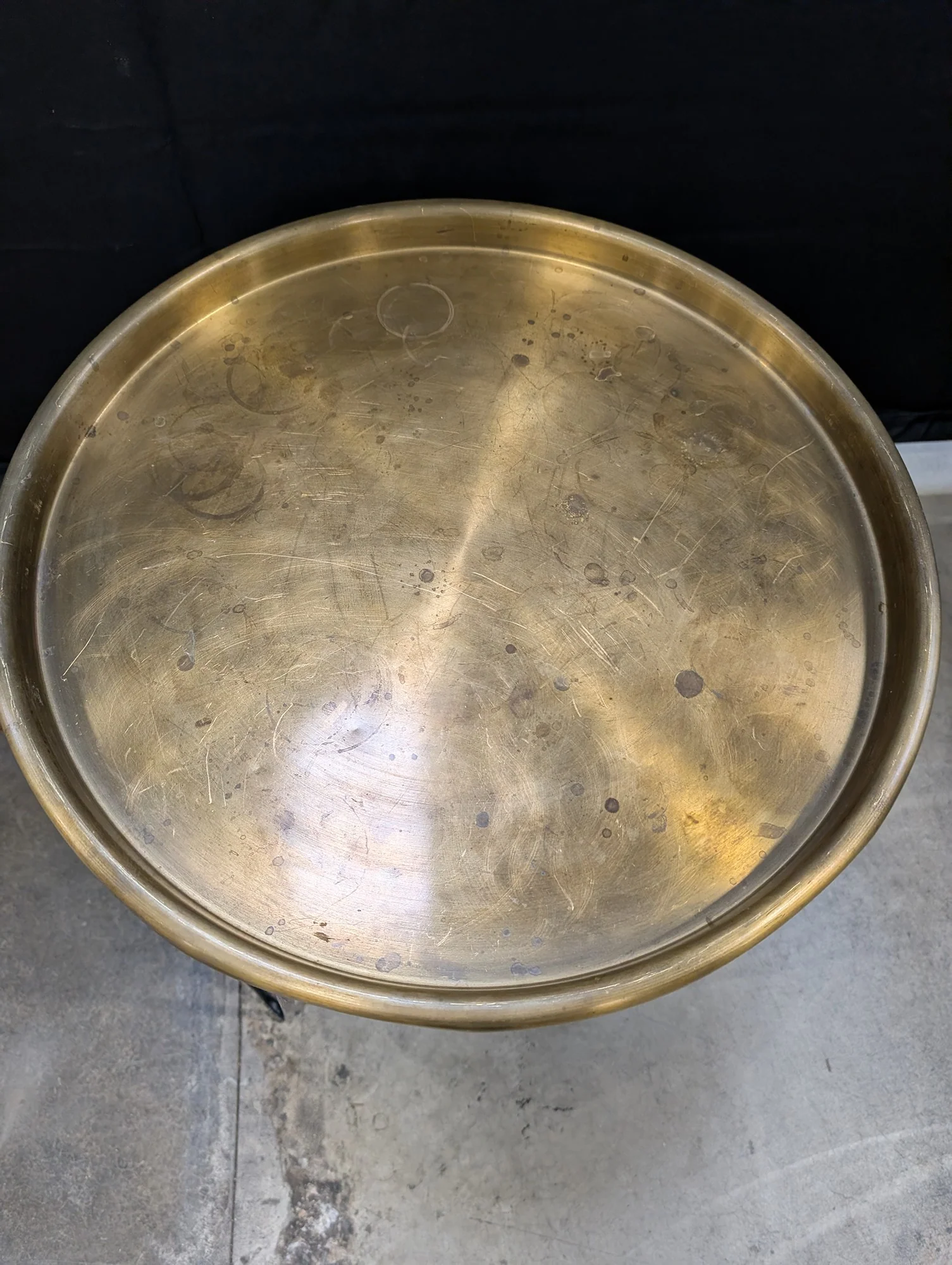 Modern Round Brass Finish Tray Top Accent Table with Hairpin Legs - Image 2
