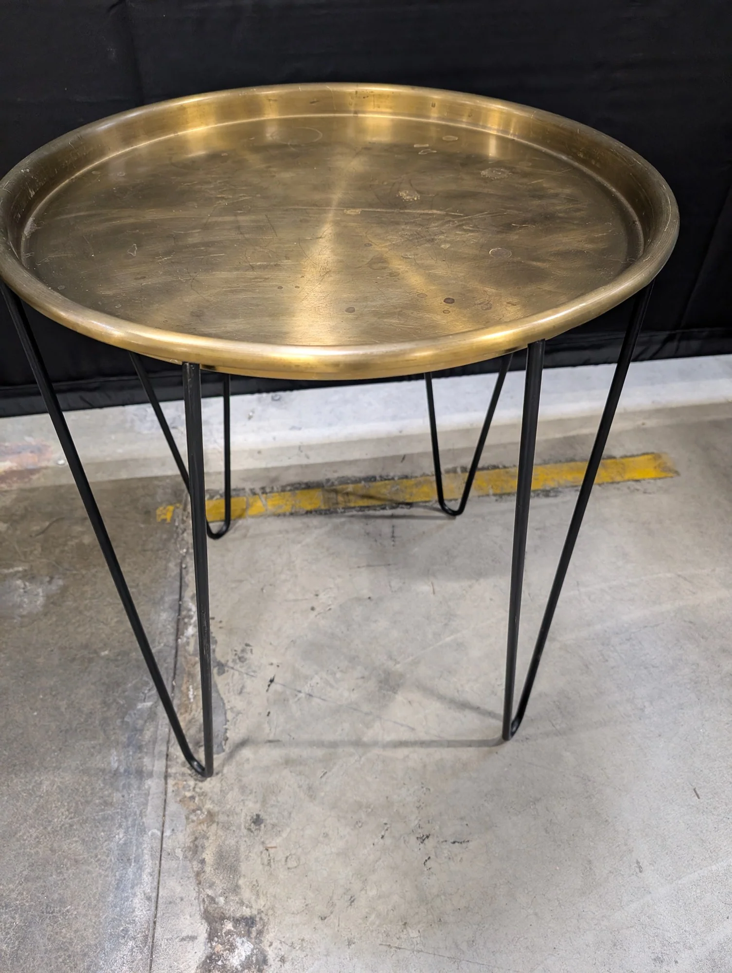 Modern Round Brass Finish Tray Top Accent Table with Hairpin Legs - Image 4