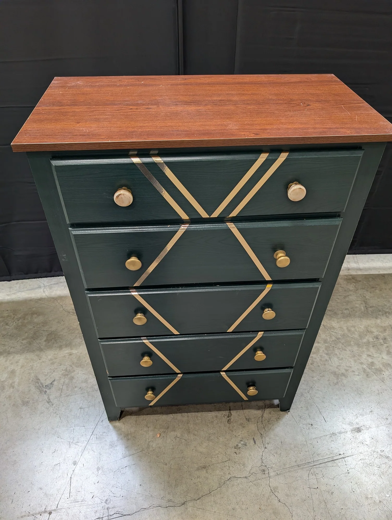 Perdue Dark Green Five-Drawer Chest with Gold Geometric Pattern - Image 2