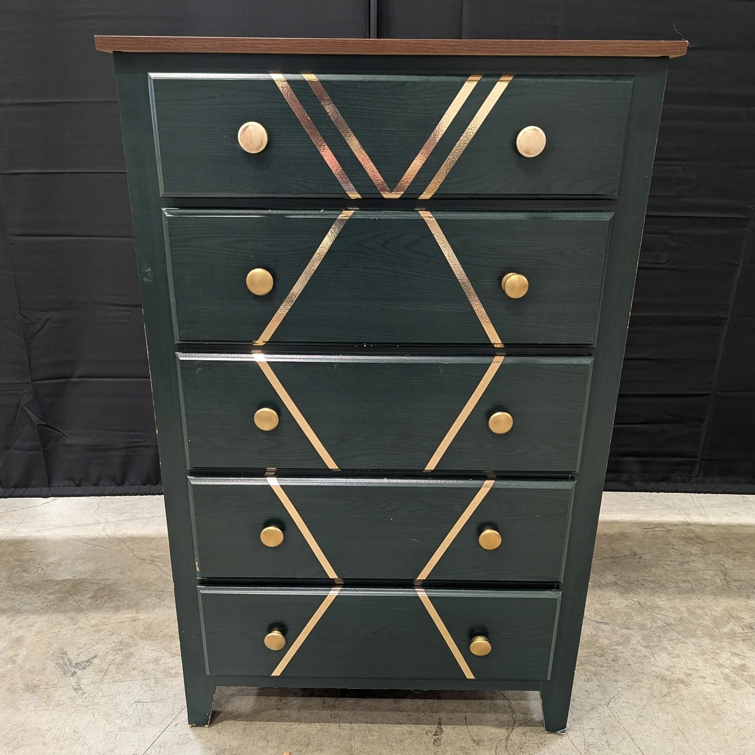 Perdue Dark Green Five-Drawer Chest with Gold Geometric Pattern - Image 3