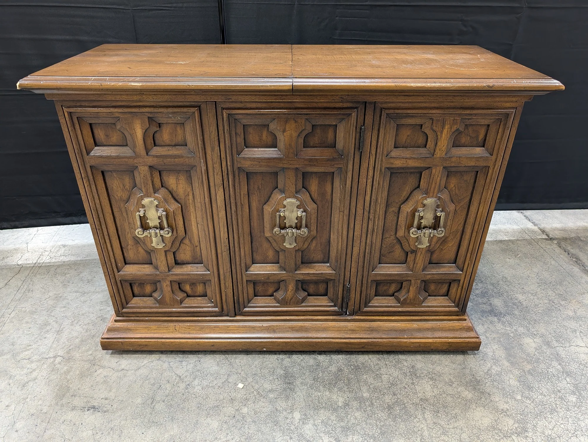 Drexel Heritage Mid-Century Wood Bar Cabinet Server with Drop-Leaf Top