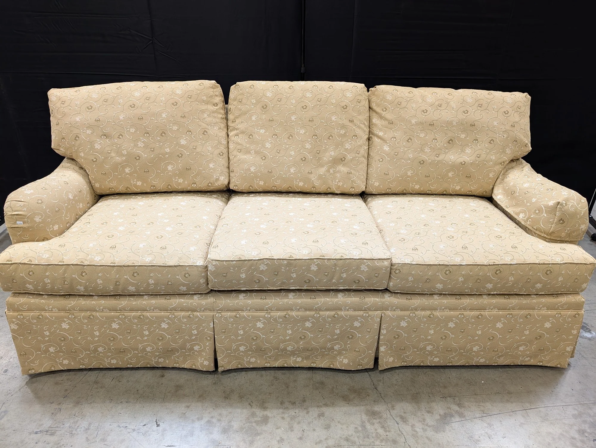 Henredon Traditional Floral Pattern Three-Seater Sofa - Image 2