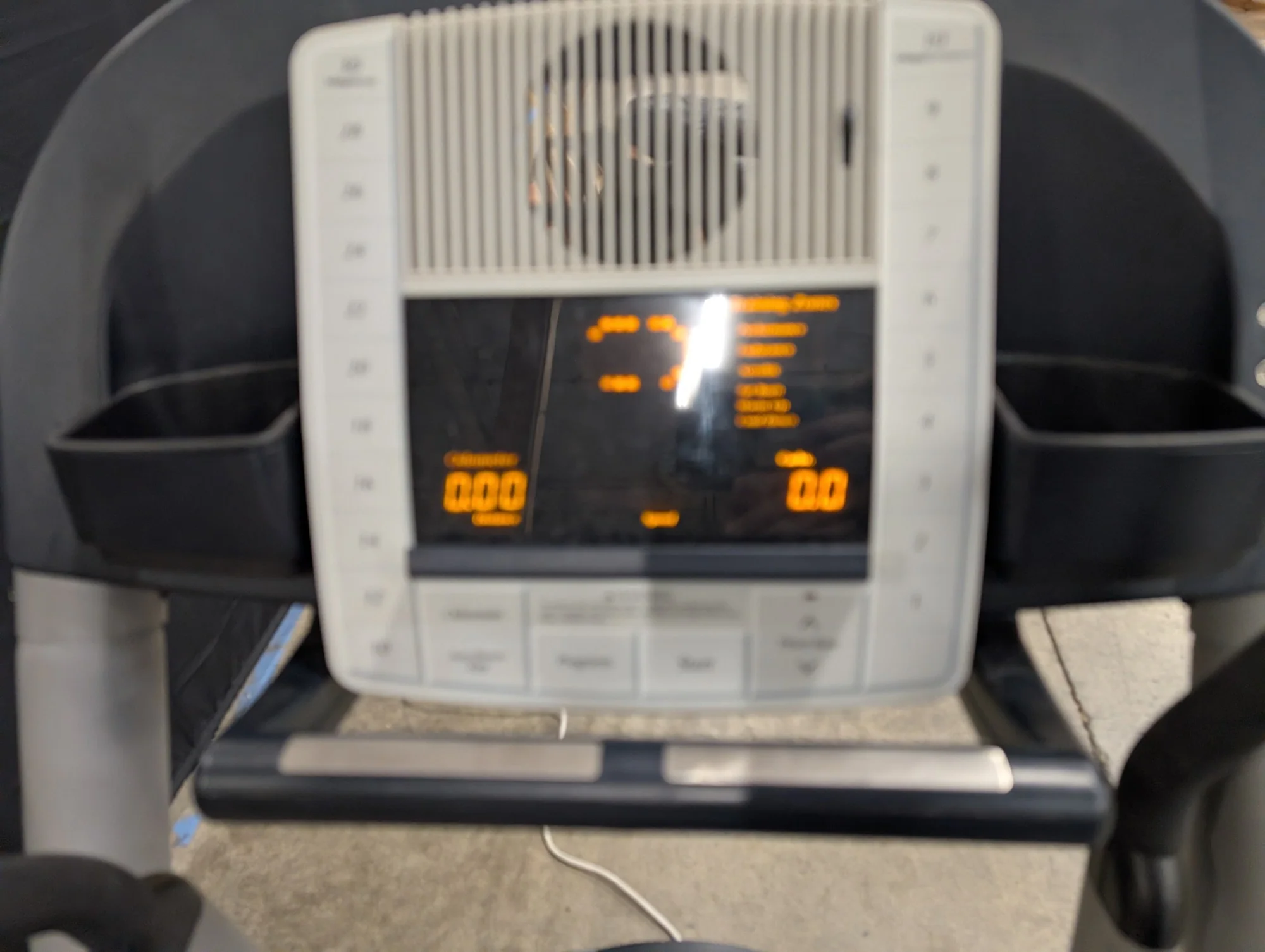 NordicTrack CX 1055 Power Ramp Elliptical Trainer - Image 3