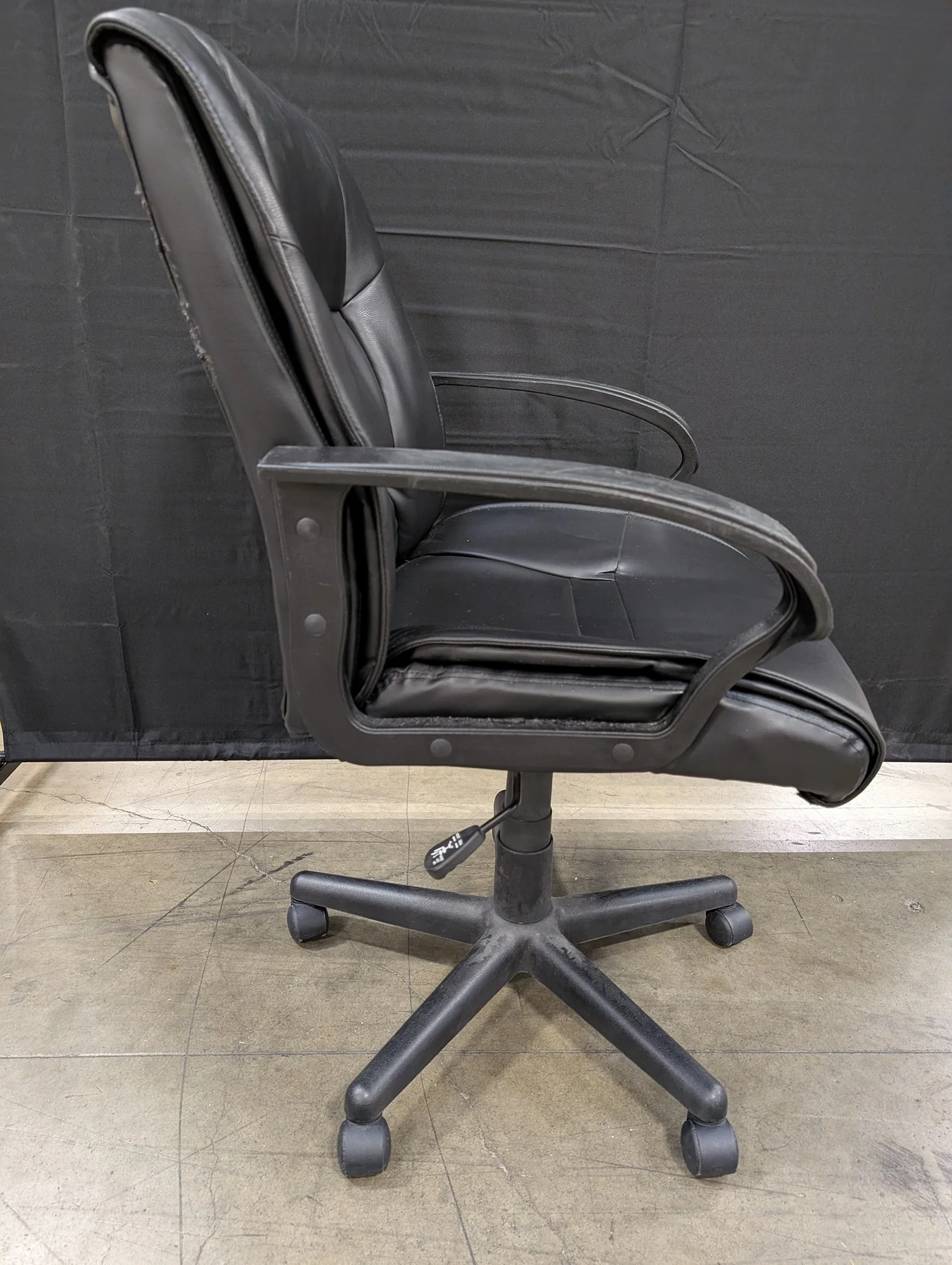 Comfortable Black Faux Leather Adjustable Swivel Office Chair - Image 4