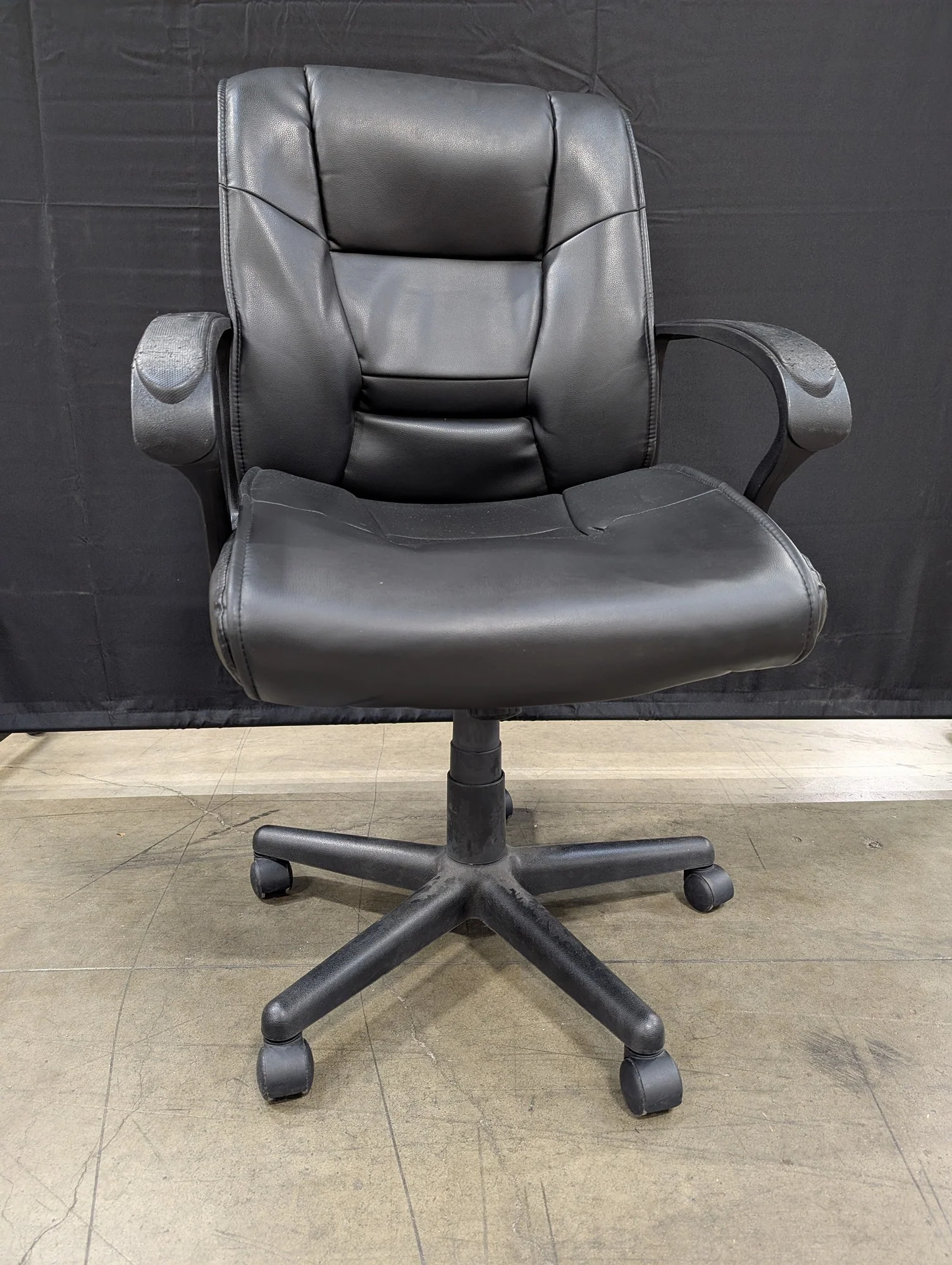 Comfortable Black Faux Leather Adjustable Swivel Office Chair - Image 5