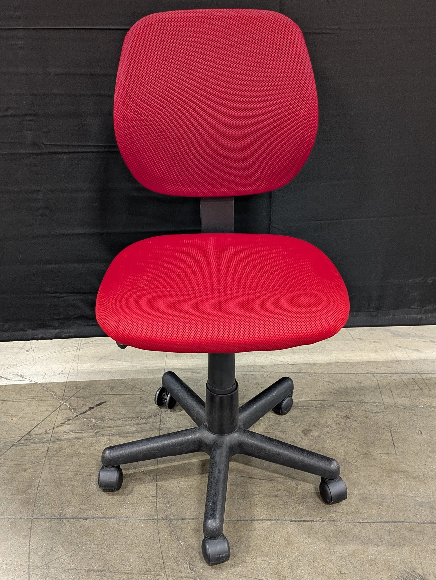 Vibrant Red Mesh Task Chair with Adjustable Height