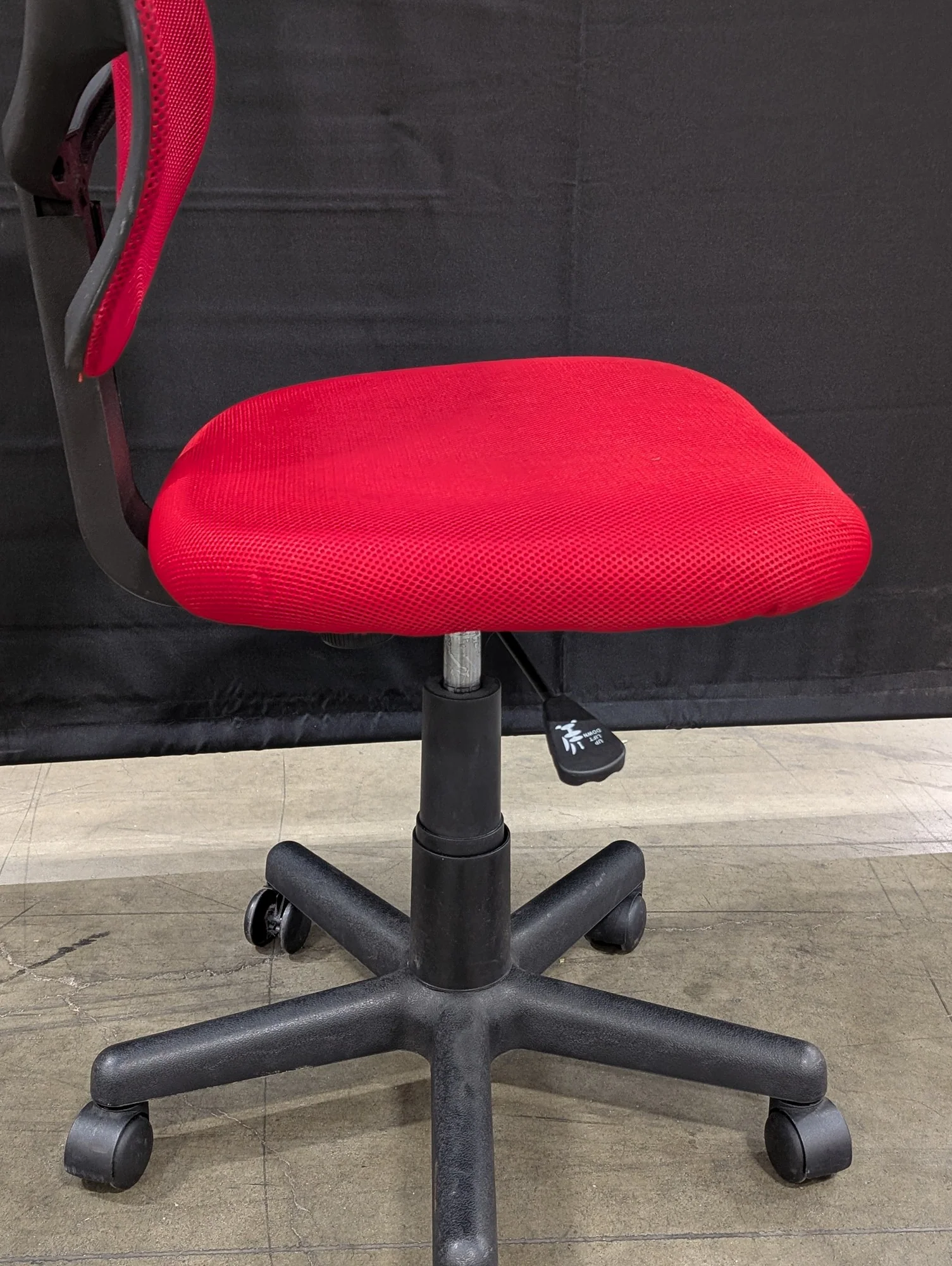 Vibrant Red Mesh Task Chair with Adjustable Height - Image 5