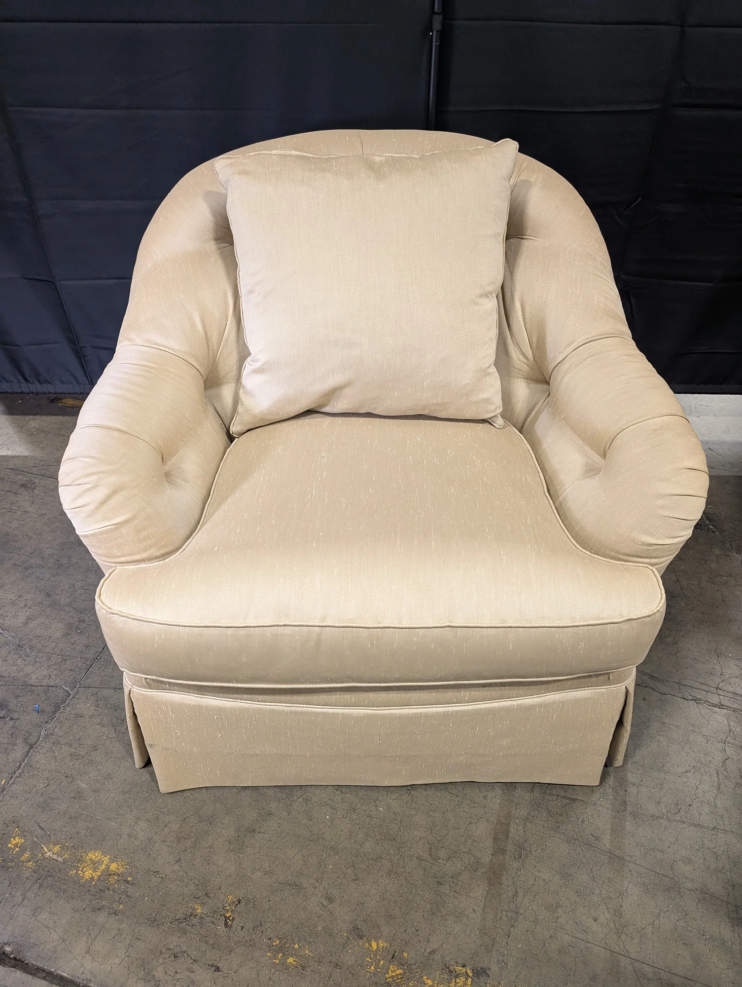 Henredon Classic Tufted Upholstered Club Chair - Image 2