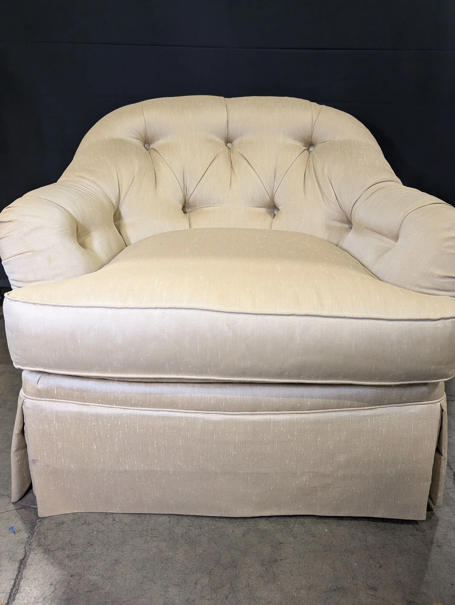 Henredon Classic Tufted Upholstered Club Chair - Image 3