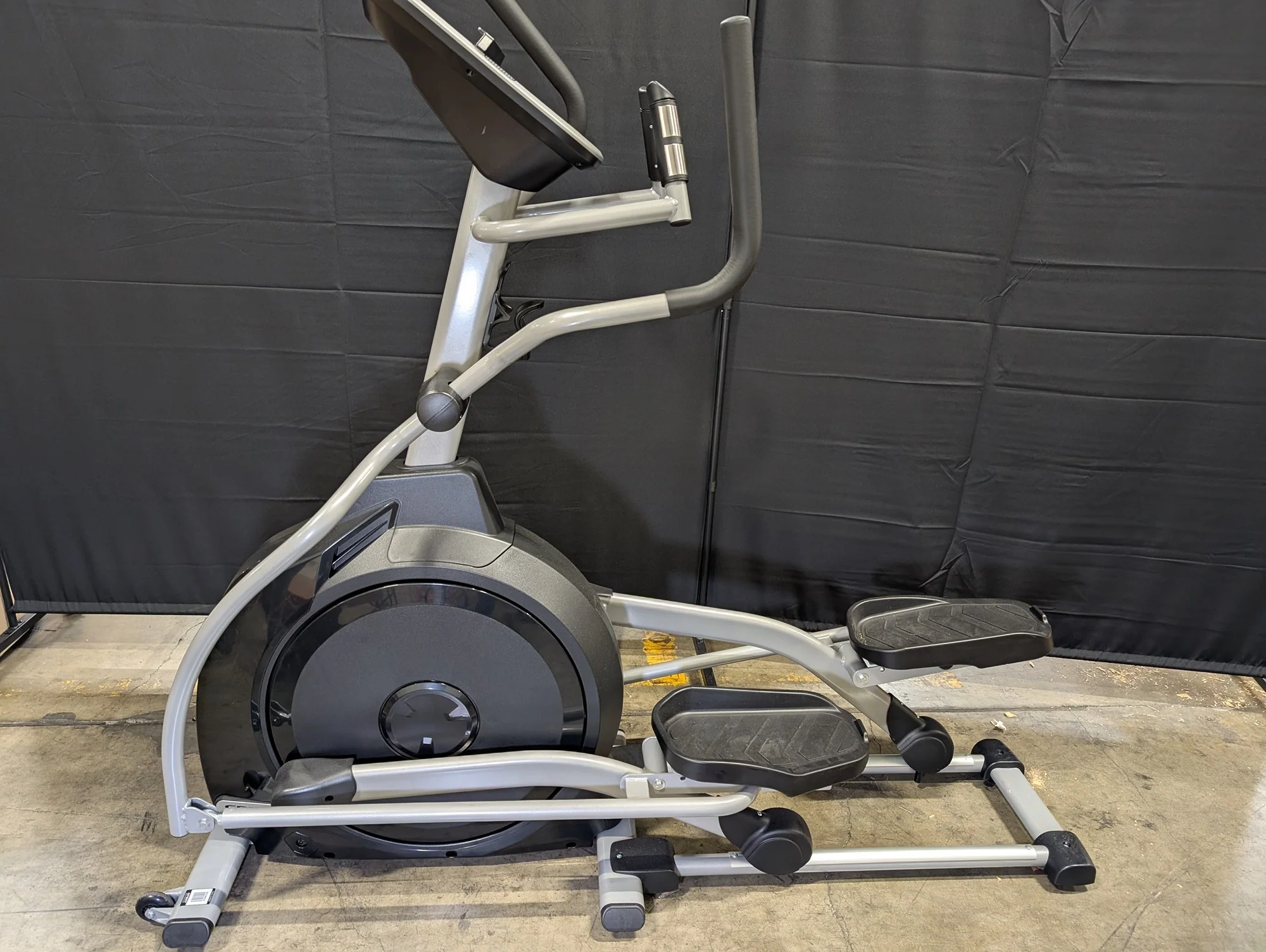 Spirit XE195 Elliptical Trainer Fitness Machine