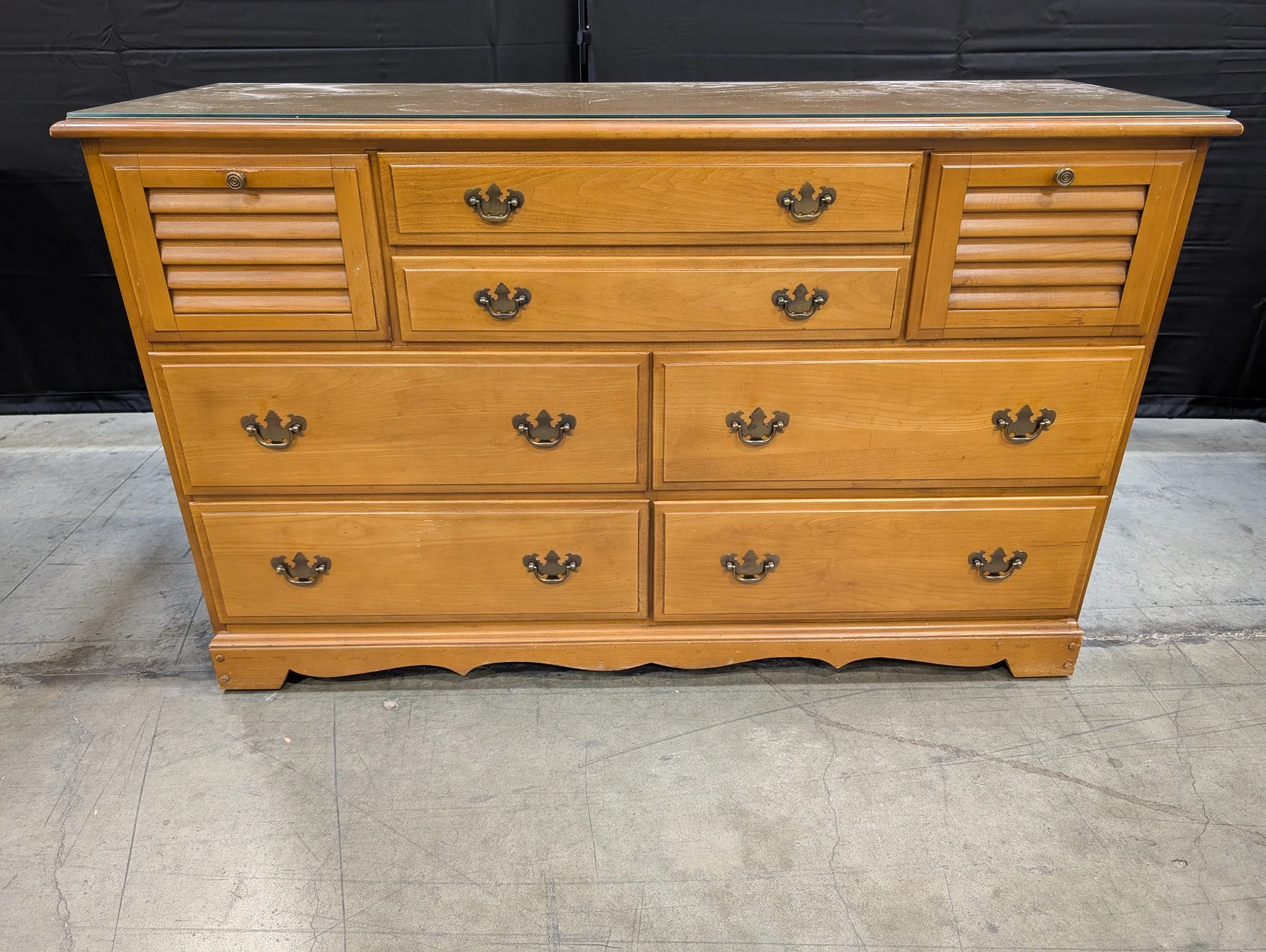 Nantucket Maple Classic Eight Drawer Dresser with Glass Top - Image 5