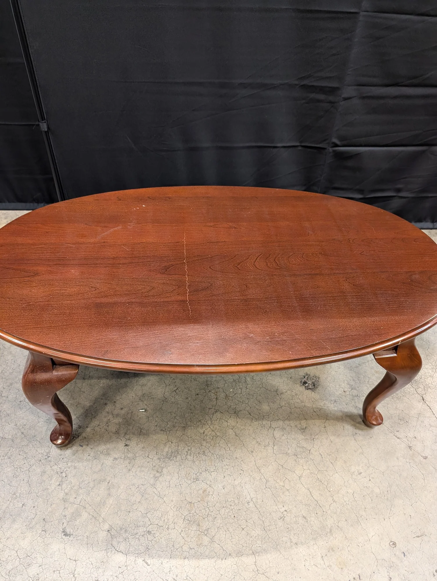 Classic Oval Wood Coffee Table with Cabriole Legs - Image 2