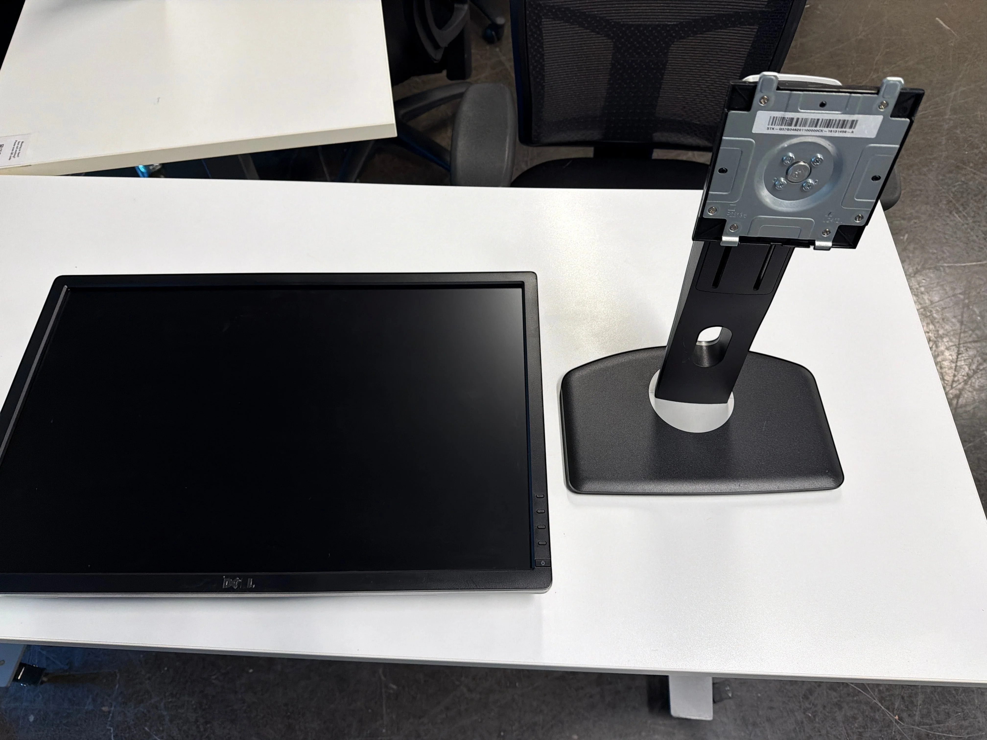 DELL U2412M 24-inch Widescreen Professional Monitor - Image 8