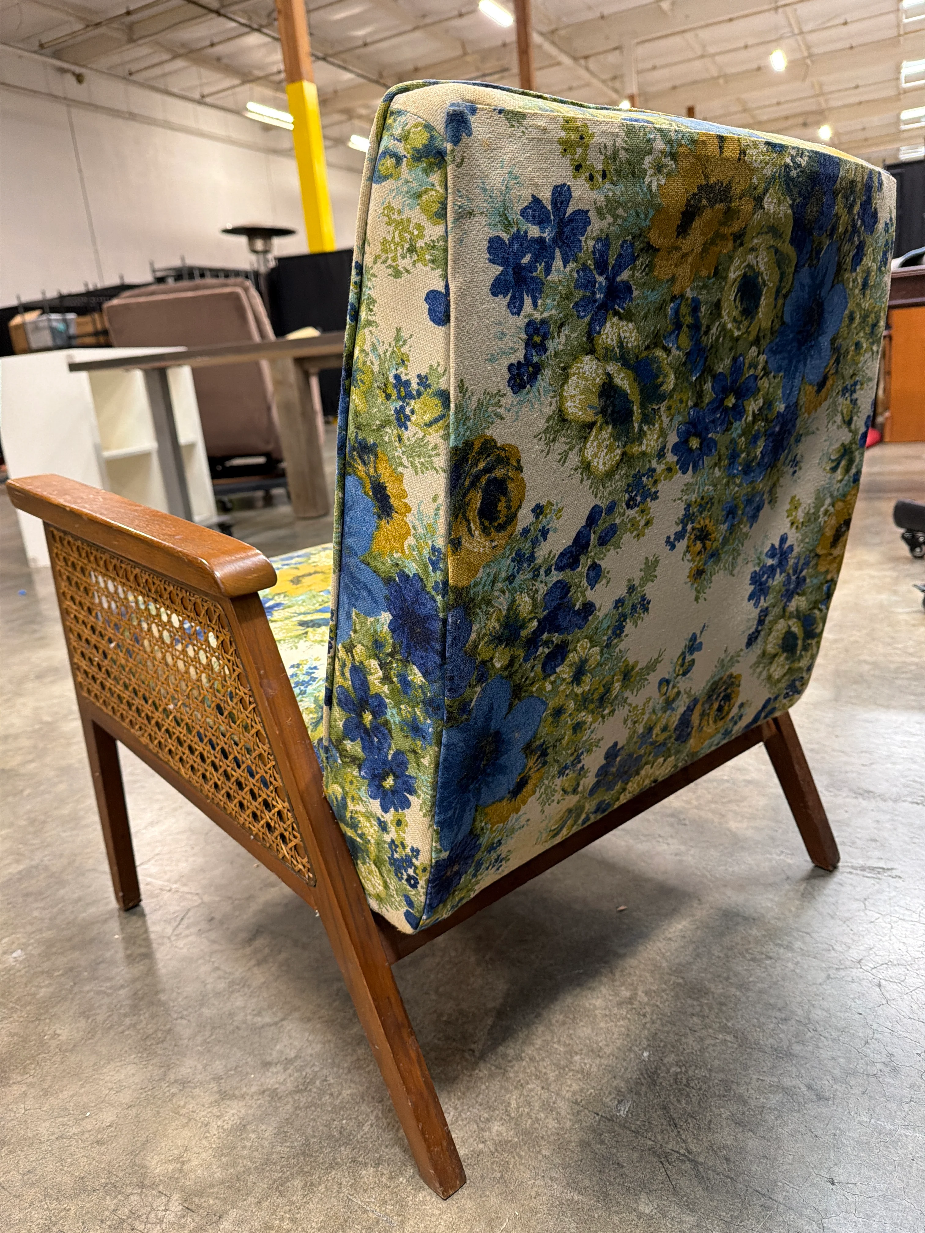 Vintage Floral Upholstered Accent Chair with Wooden Arms - Image 4