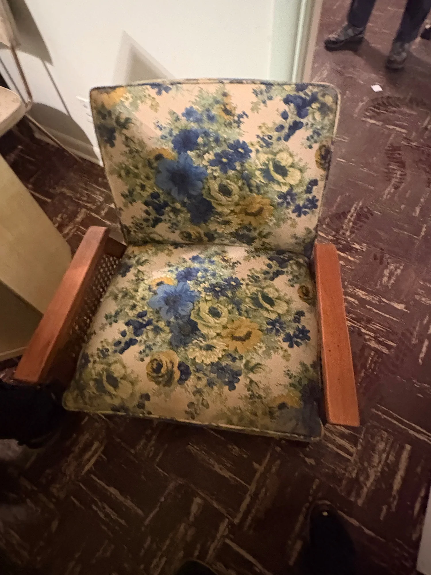 Vintage Floral Upholstered Accent Chair with Wooden Arms - Image 5
