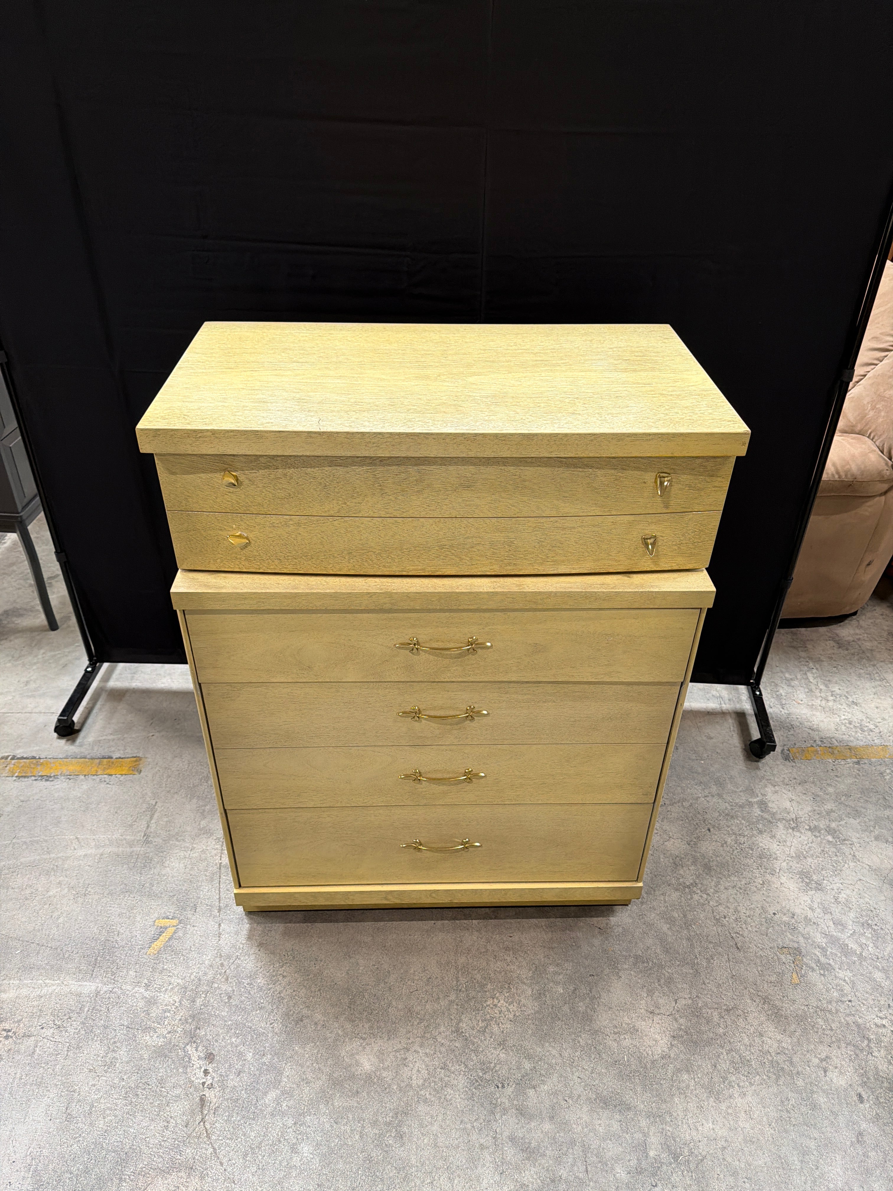 Bassett Vintage Light Wood Stained Four-Drawer Chest of Drawers - Image 2