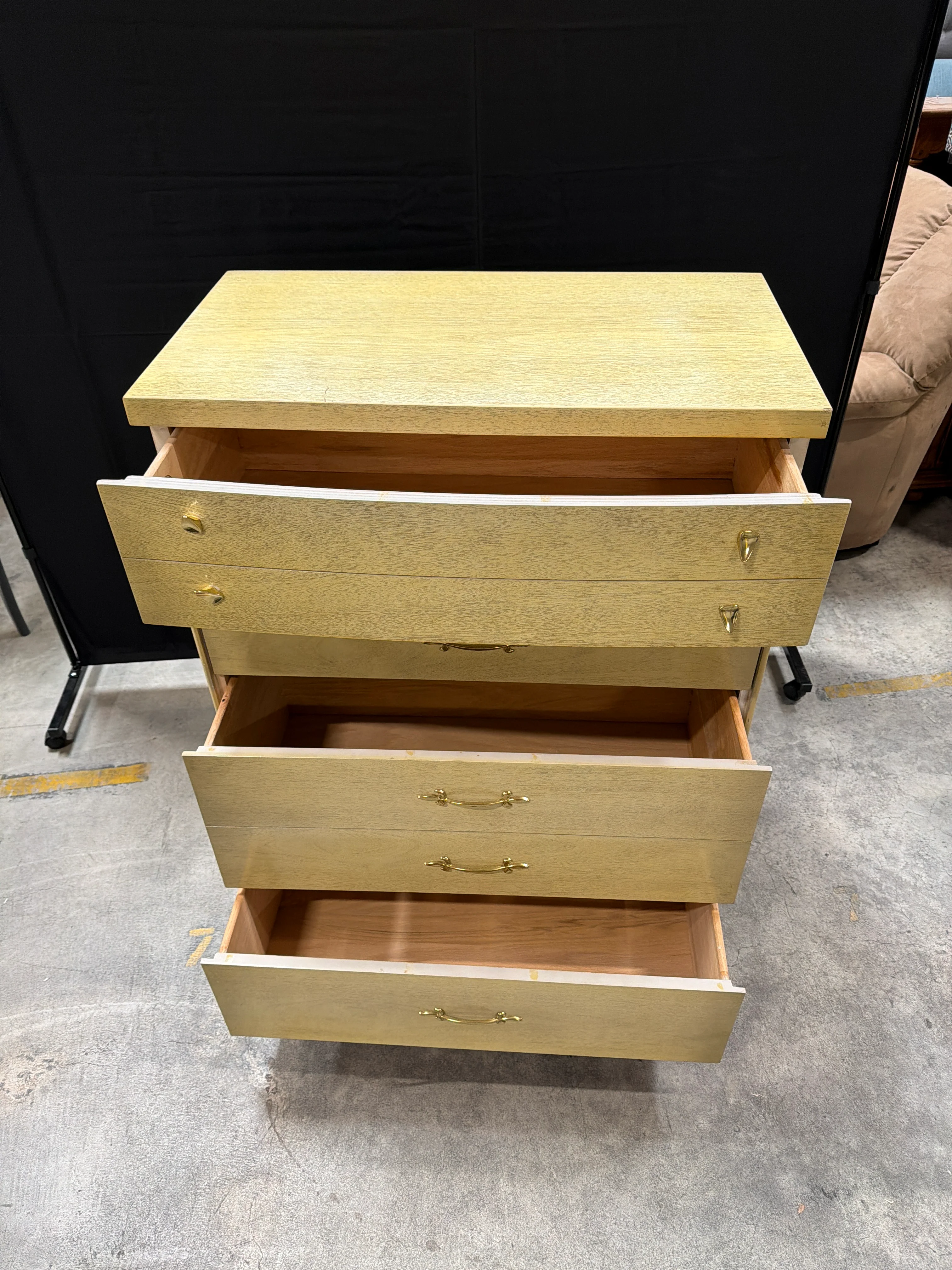 Bassett Vintage Light Wood Stained Four-Drawer Chest of Drawers - Image 4
