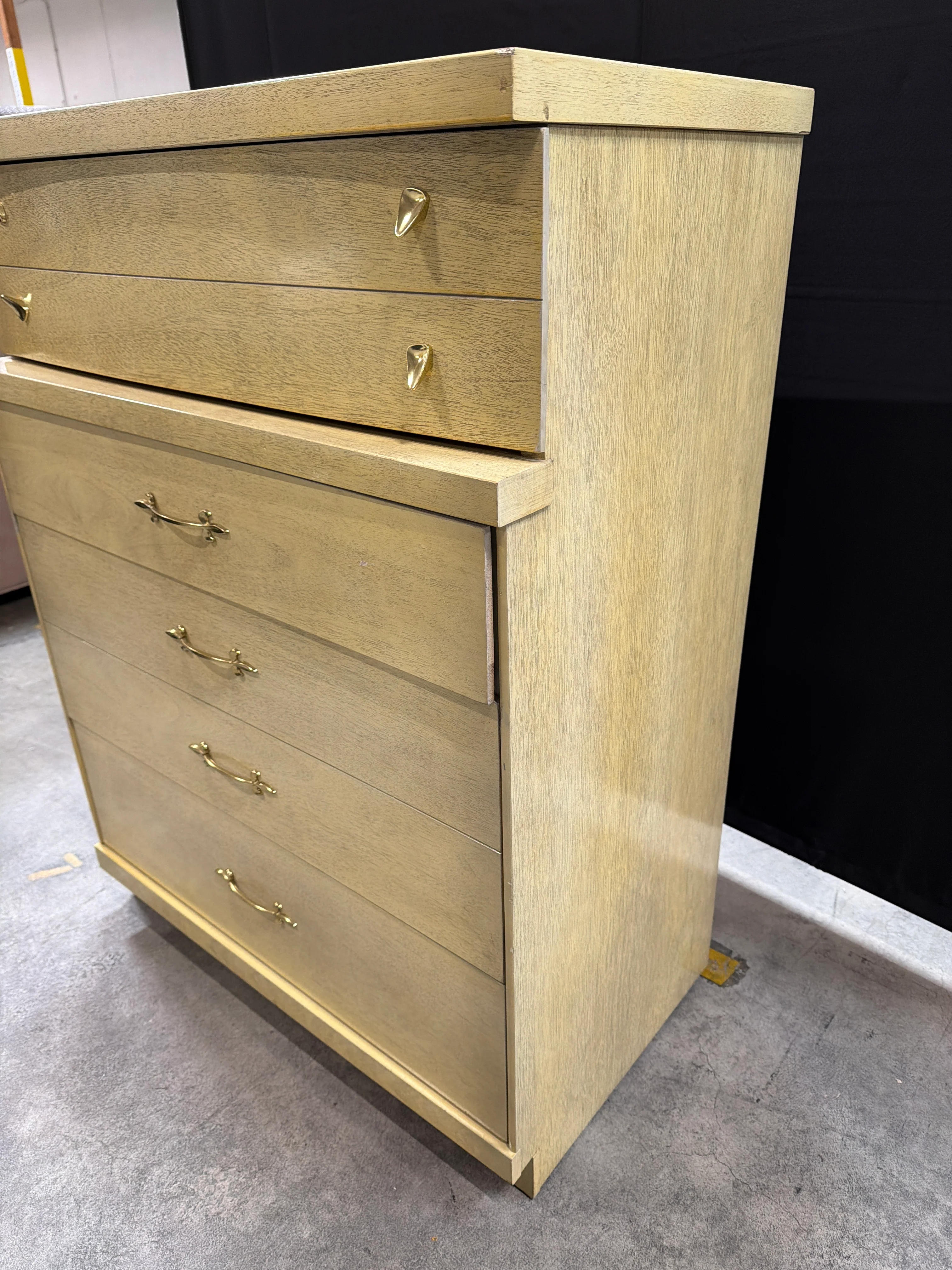 Bassett Vintage Light Wood Stained Four-Drawer Chest of Drawers - Image 5