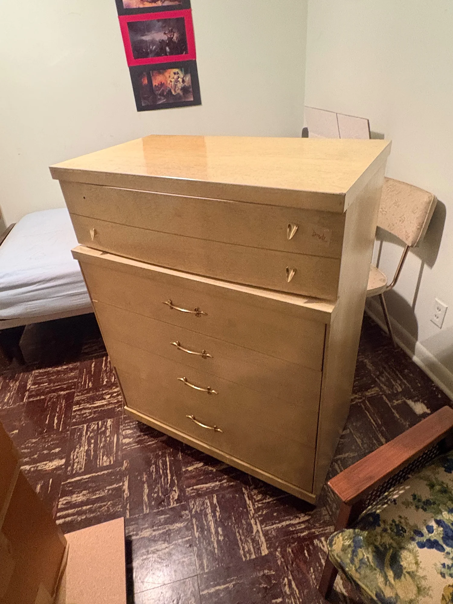 Bassett Vintage Light Wood Stained Four-Drawer Chest of Drawers - Image 6