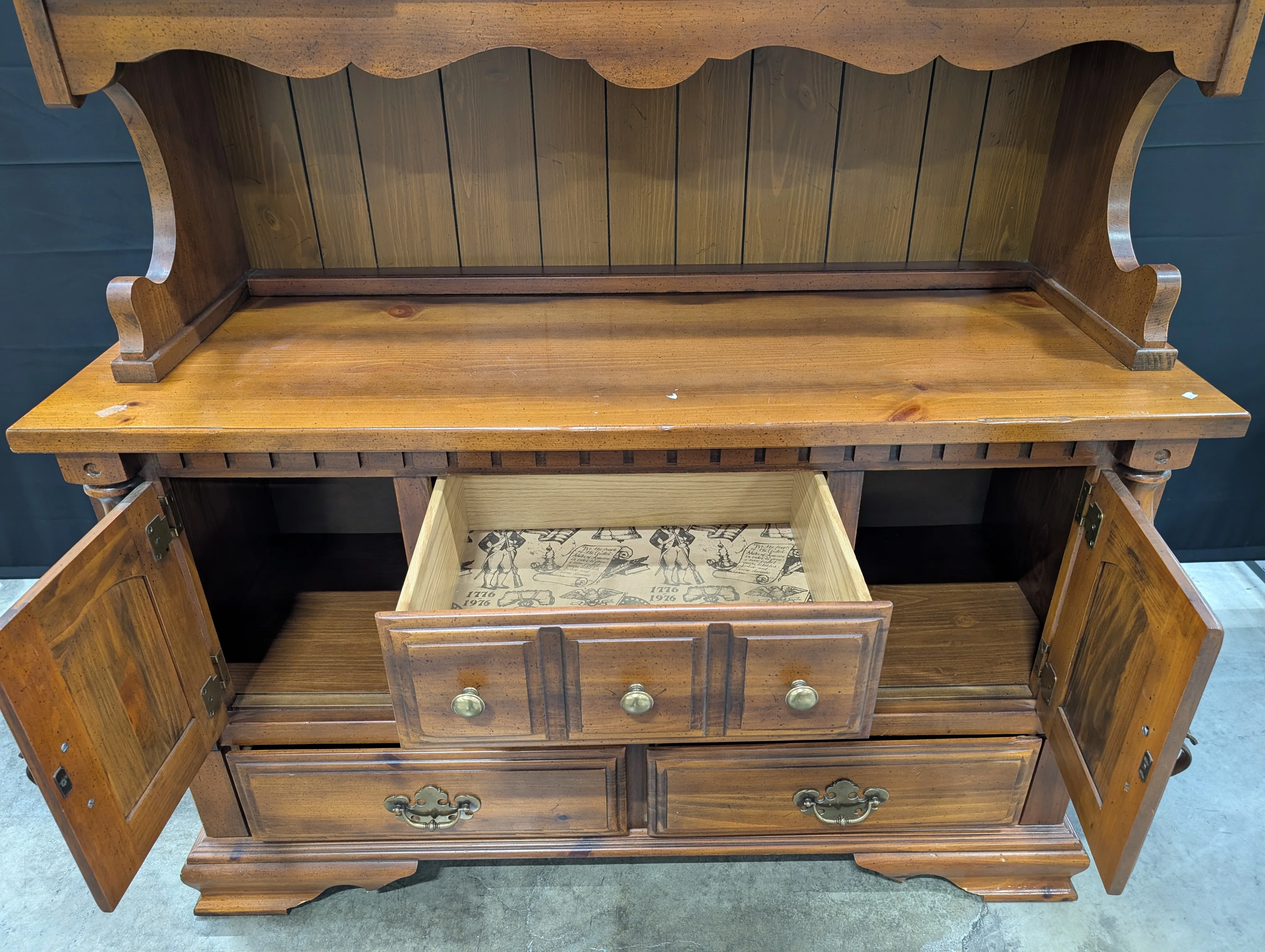 Traditional Wooden China Cabinet Hutch with Glass Lattice Doors - Image 5