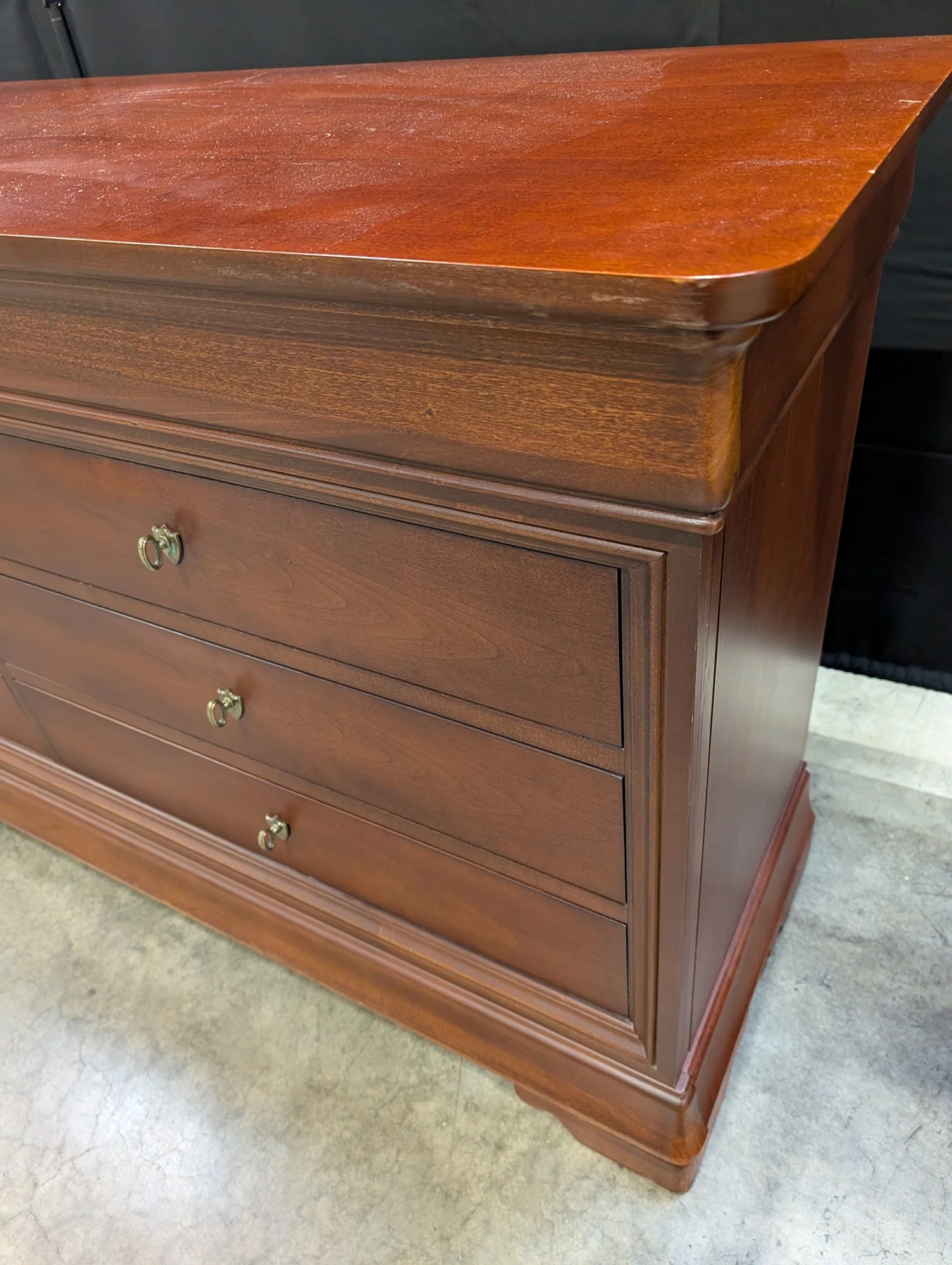 Thomasville Impressions Classic Hardwood Dresser Chest of Drawers - Image 3
