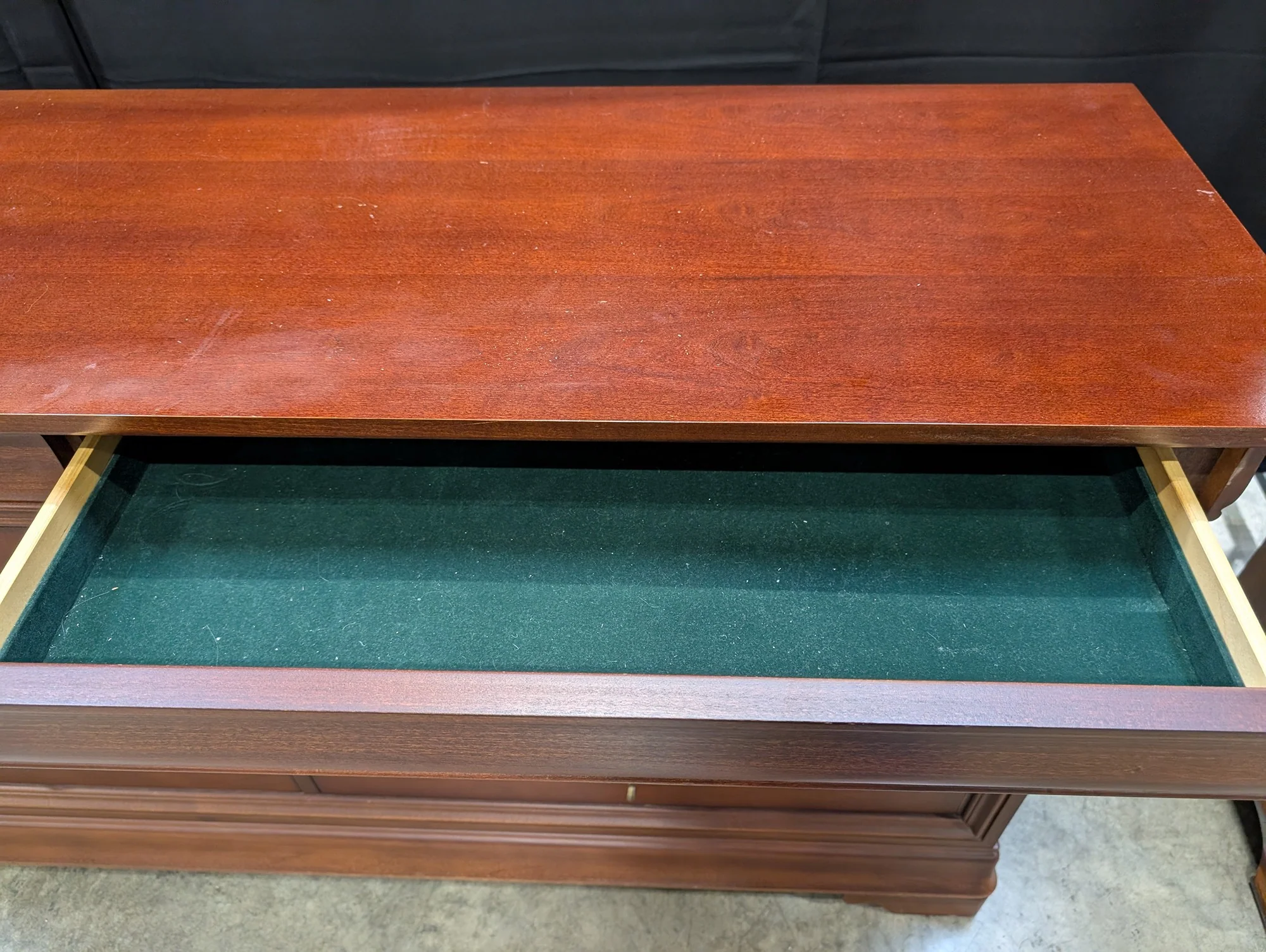 Thomasville Impressions Classic Hardwood Dresser Chest of Drawers - Image 4