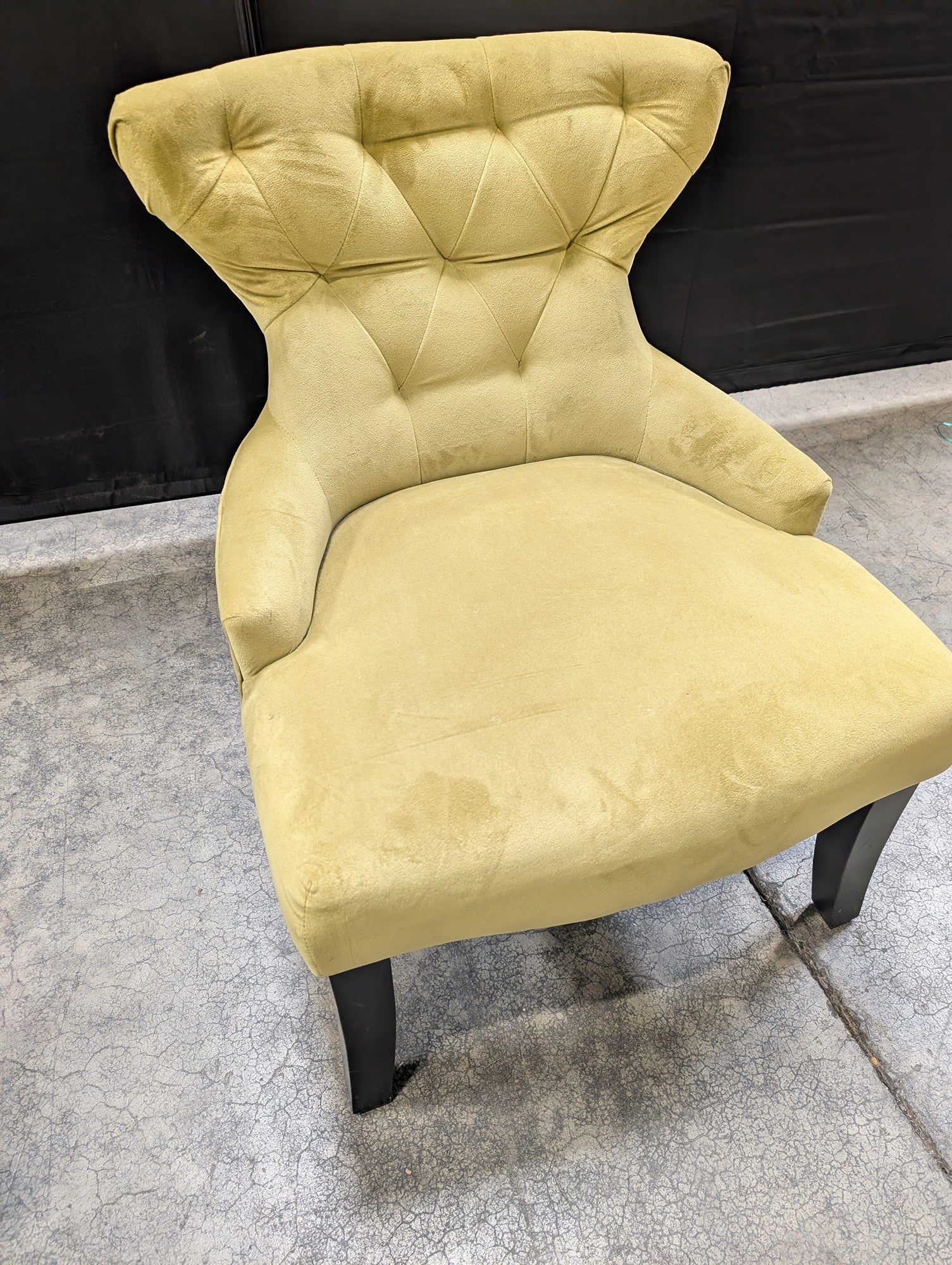OFFICE STAR PRODUCTS Chartreuse Tufted Upholstered Accent Chair - Image 2