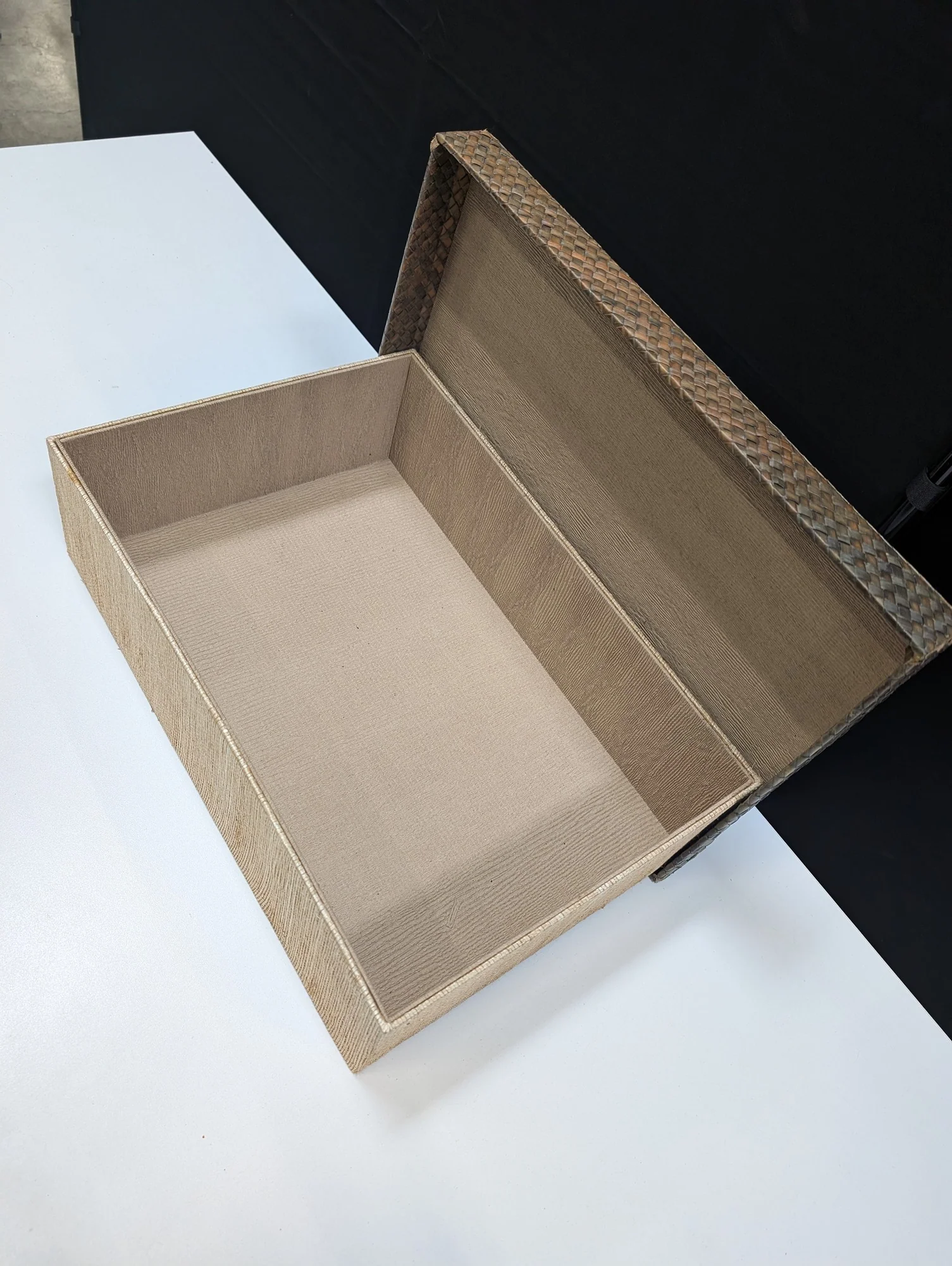Woven Natural Fiber Storage Box with Hinged Lid - Image 2