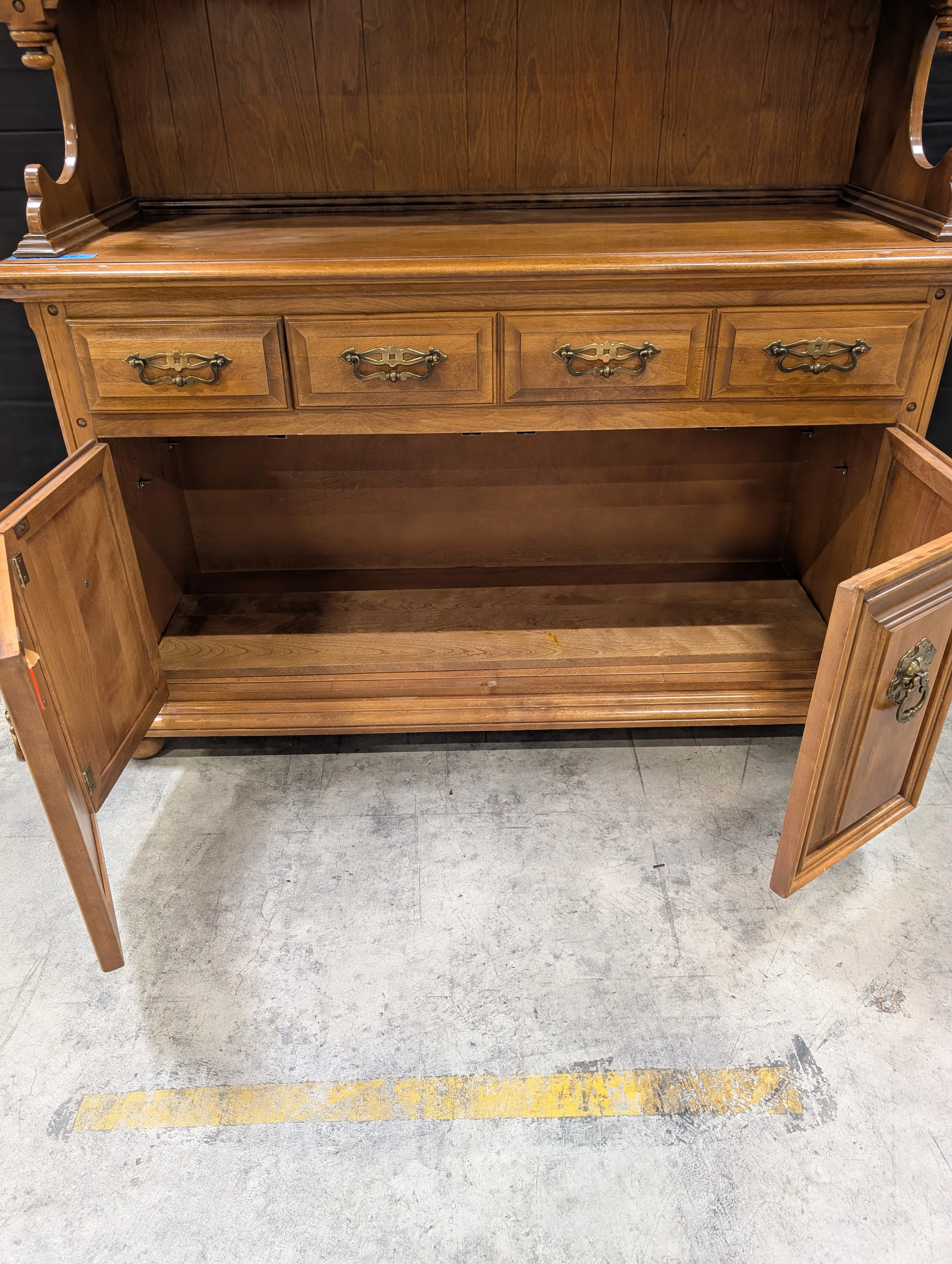 Cal Shops Traditional Wood Hutch with Glass Display and Buffet - Image 7