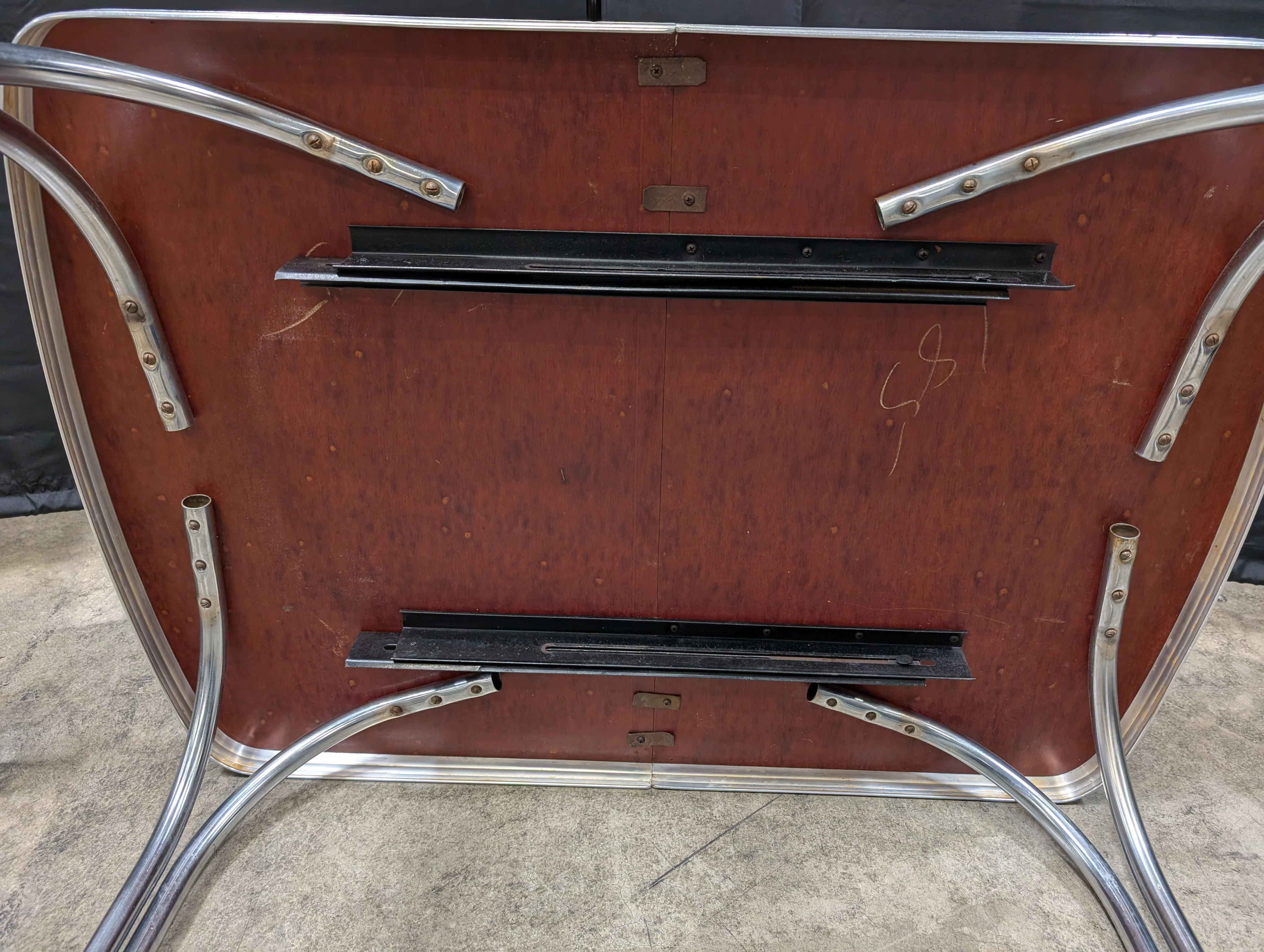 Vintage Mid-Century Yellow Laminate Extendable Kitchen Table with Chrome Legs - Image 4