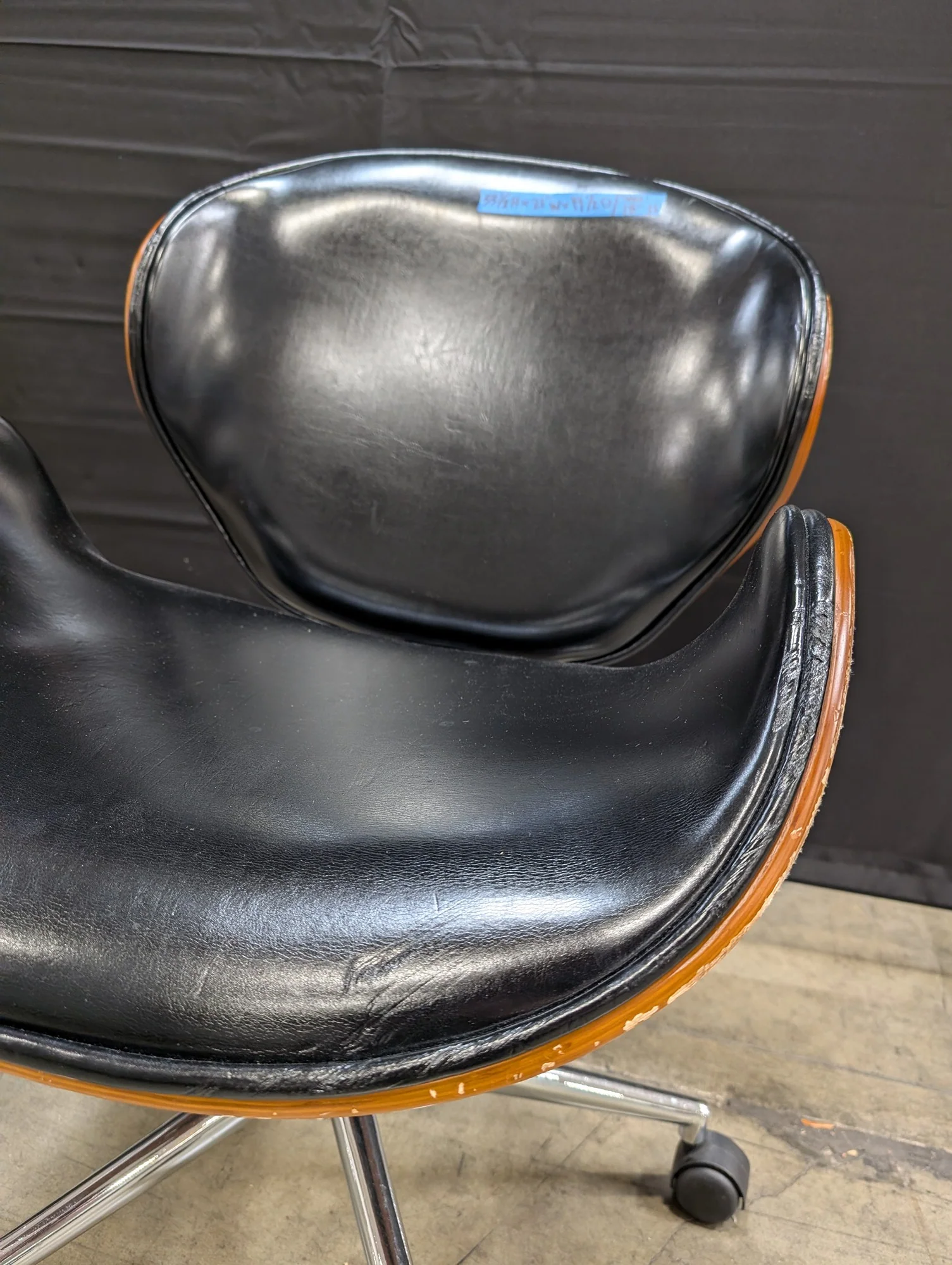 Modern Swivel Office Chair with Black Upholstery and Bentwood Frame - Image 4