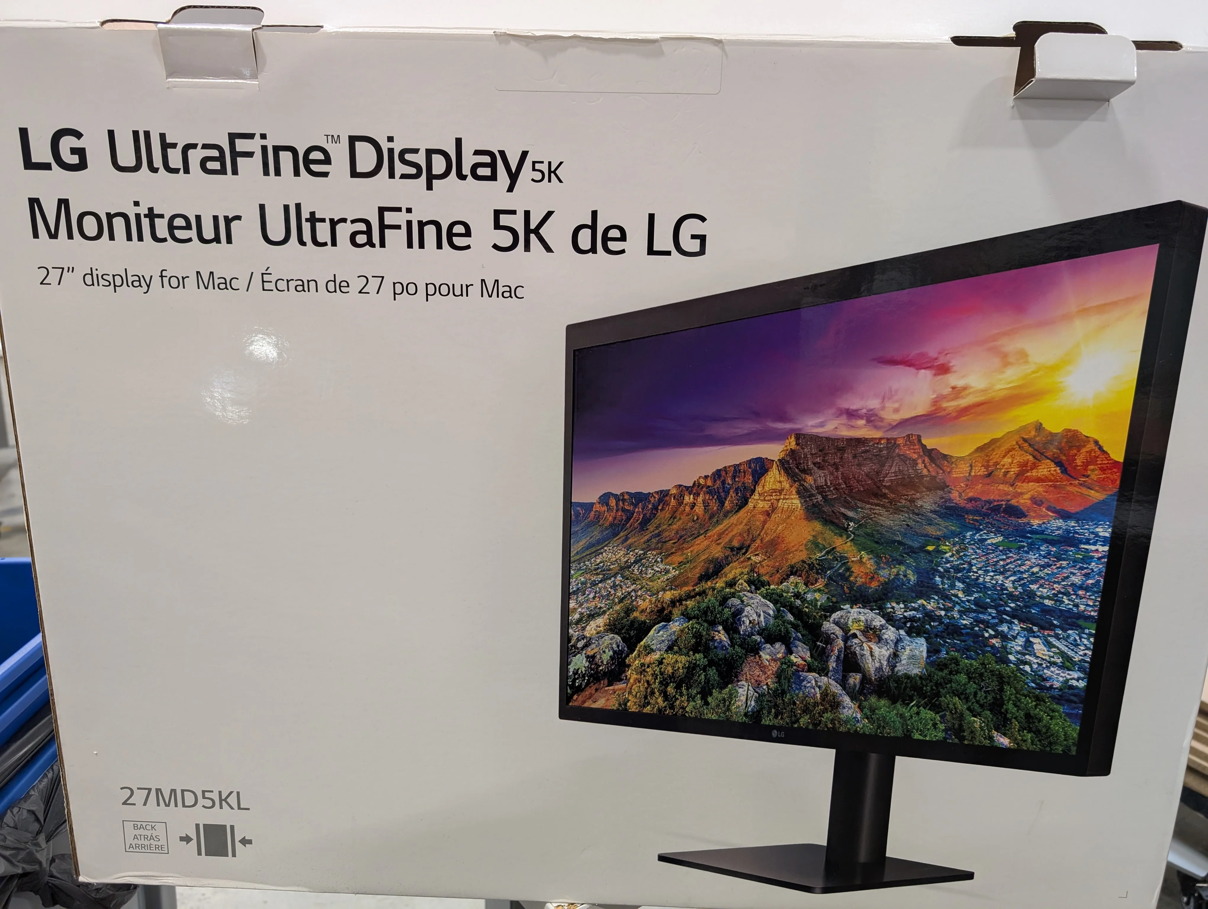 LG UltraFine 5K Display 27MD5KL 27-inch Professional Monitor for Mac - Image 2