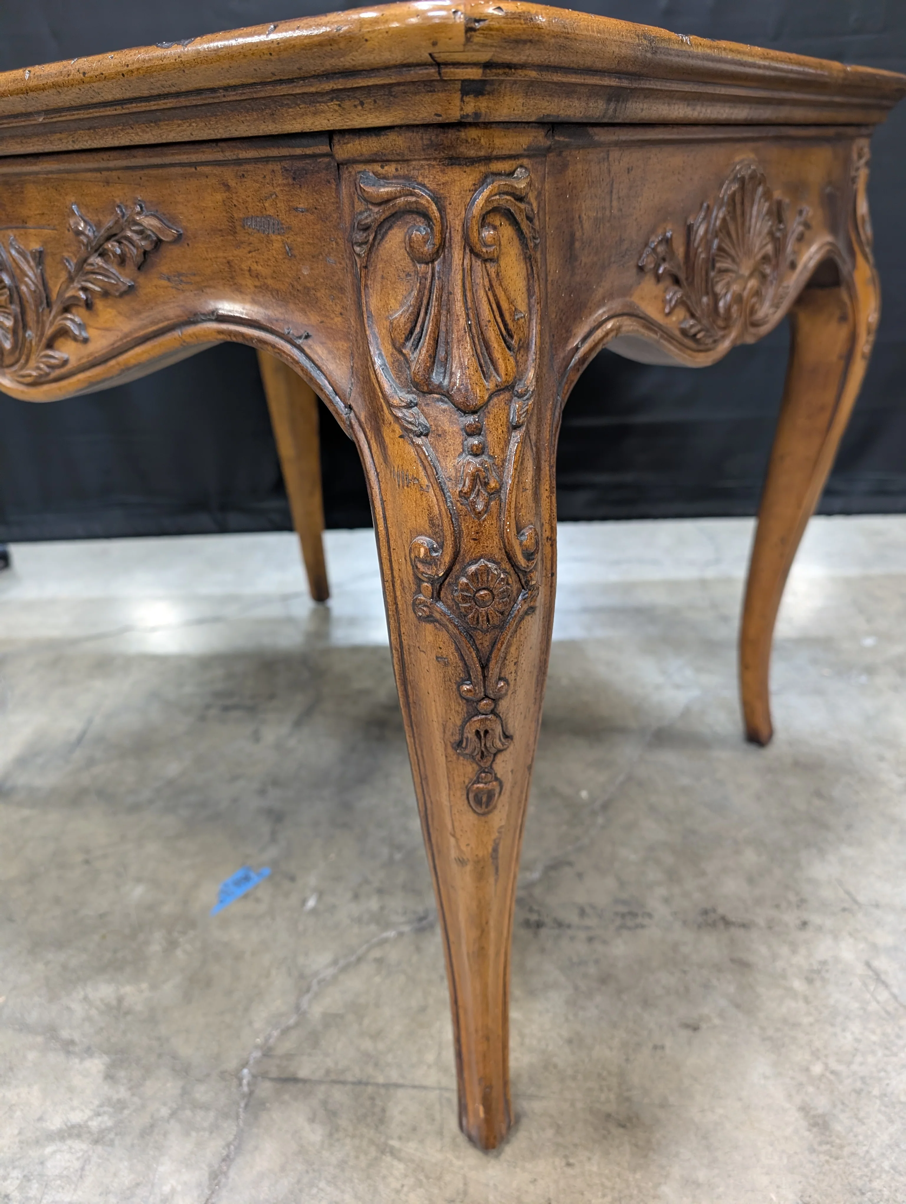 Henredon Villanary Collection Carved Wood Side Table - Image 7