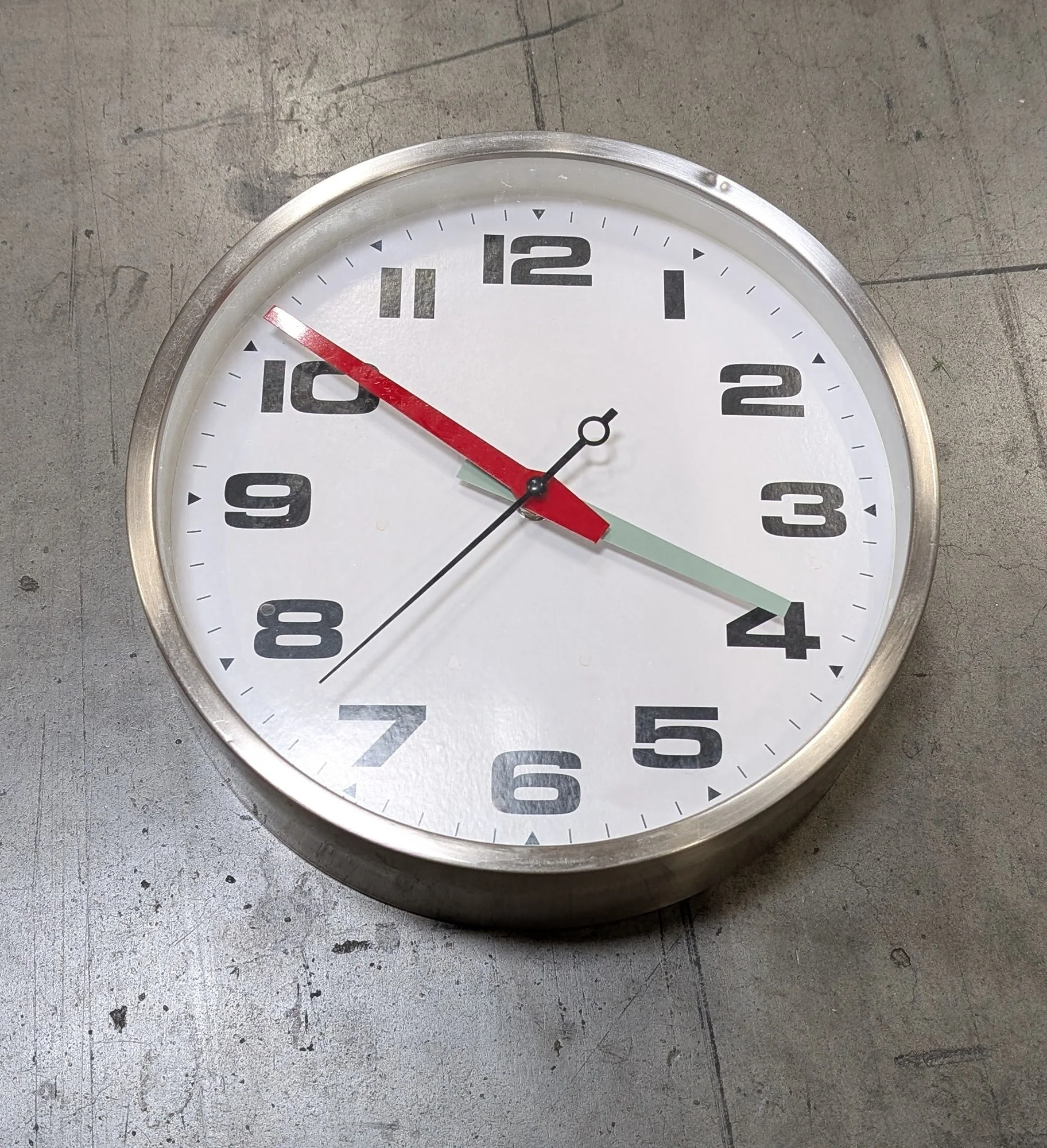 Sangtai Quartz Wall Clock with Metal Frame - Image 2