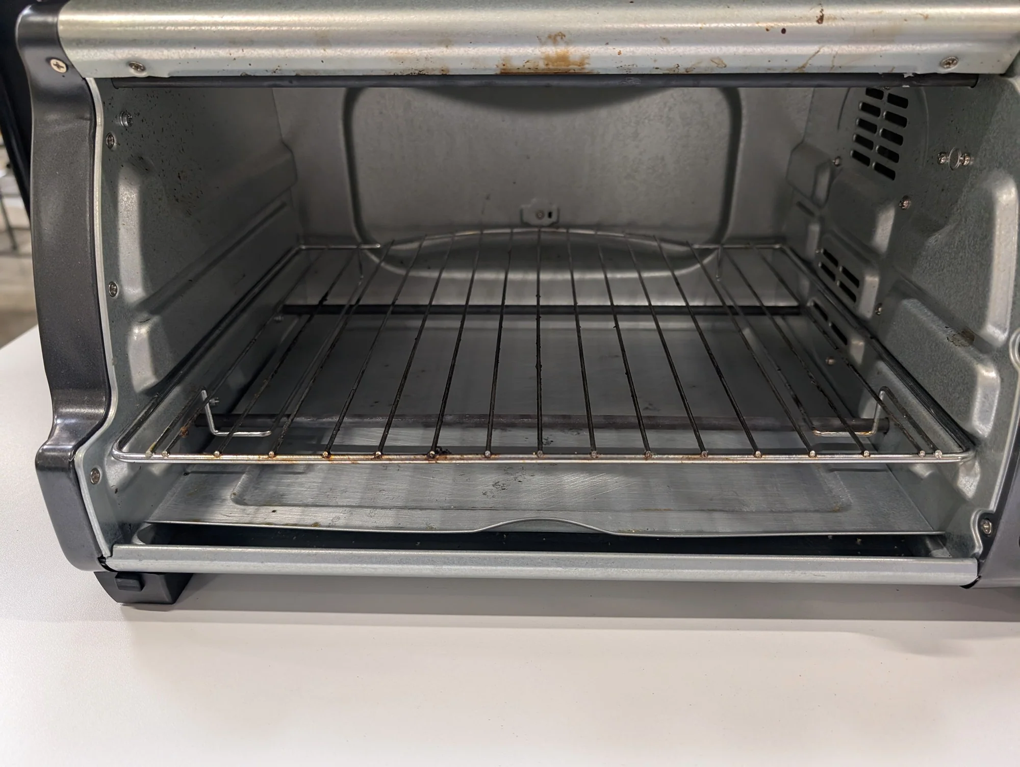 Hamilton Beach Easy Reach Countertop Toaster Oven - Image 4