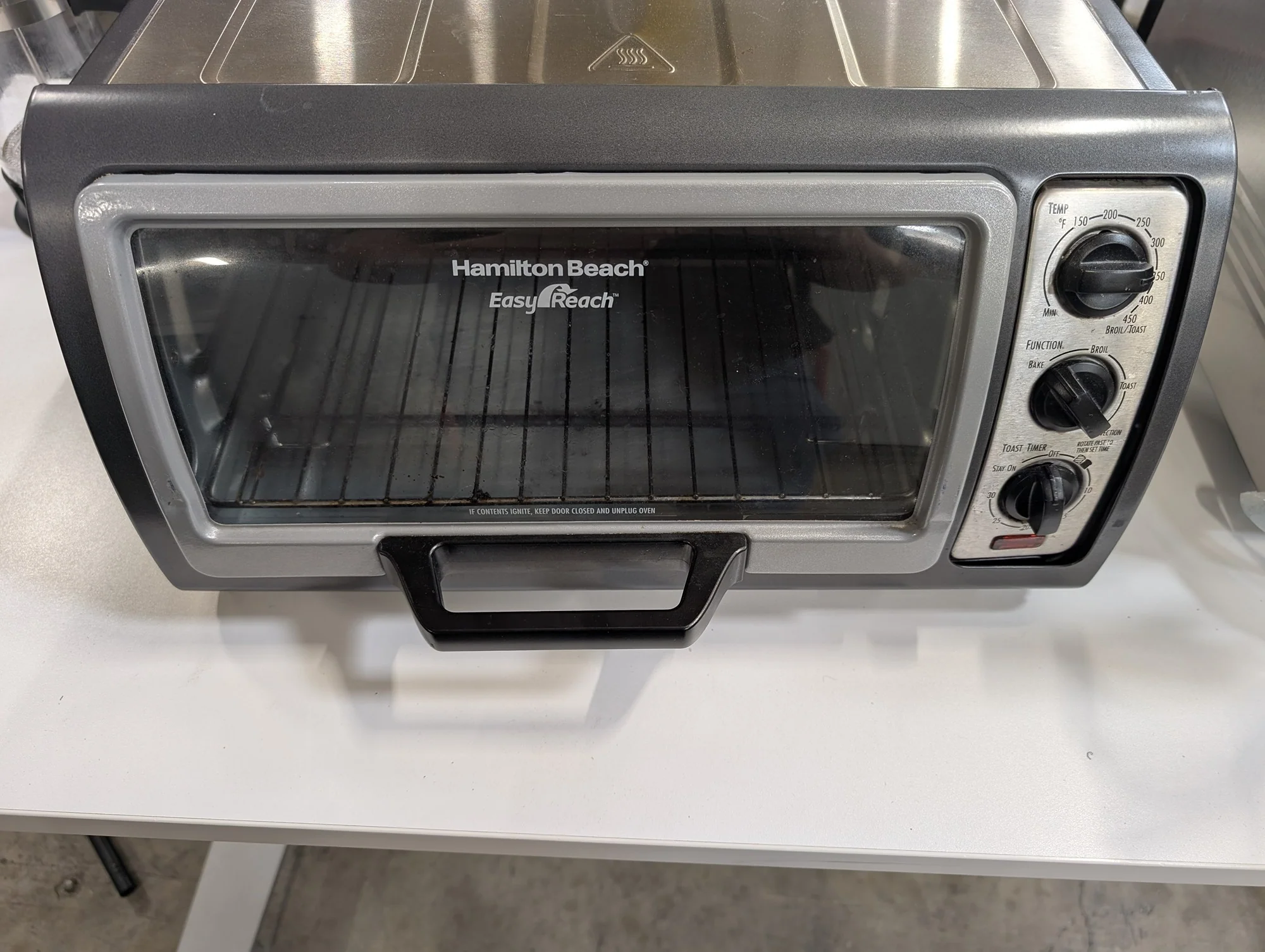 Hamilton Beach Easy Reach Countertop Toaster Oven - Image 5