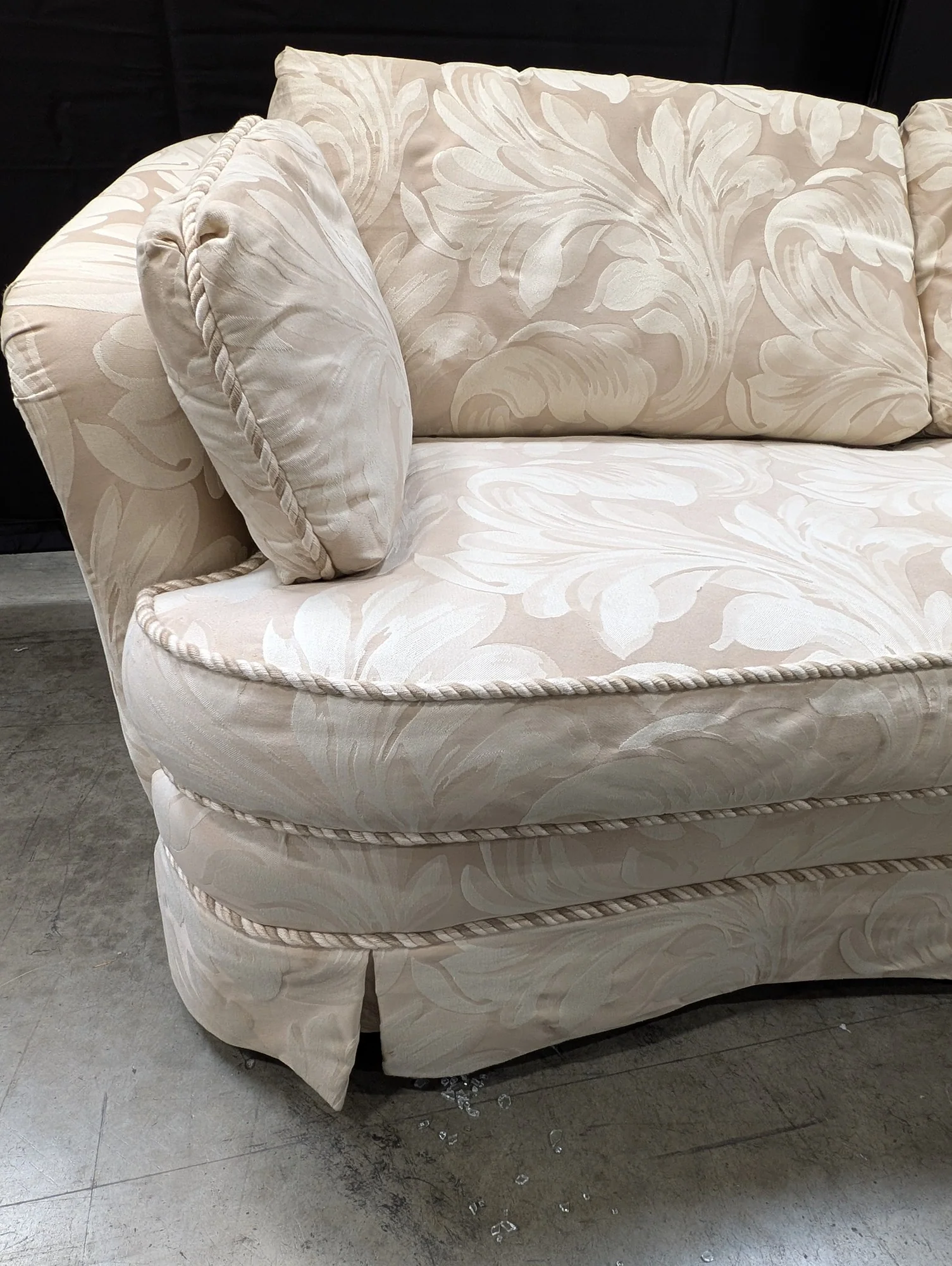 Sherrill Traditional Upholstered Sofa with Rolled Arms - Image 4