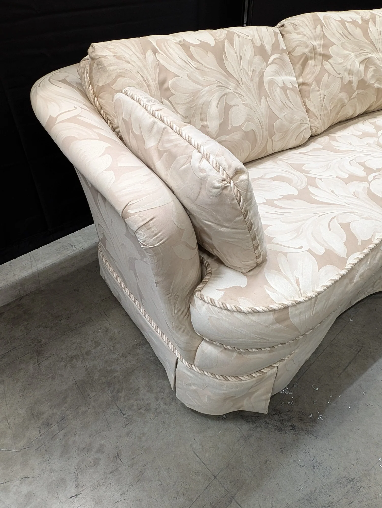 Sherrill Traditional Upholstered Sofa with Rolled Arms - Image 5