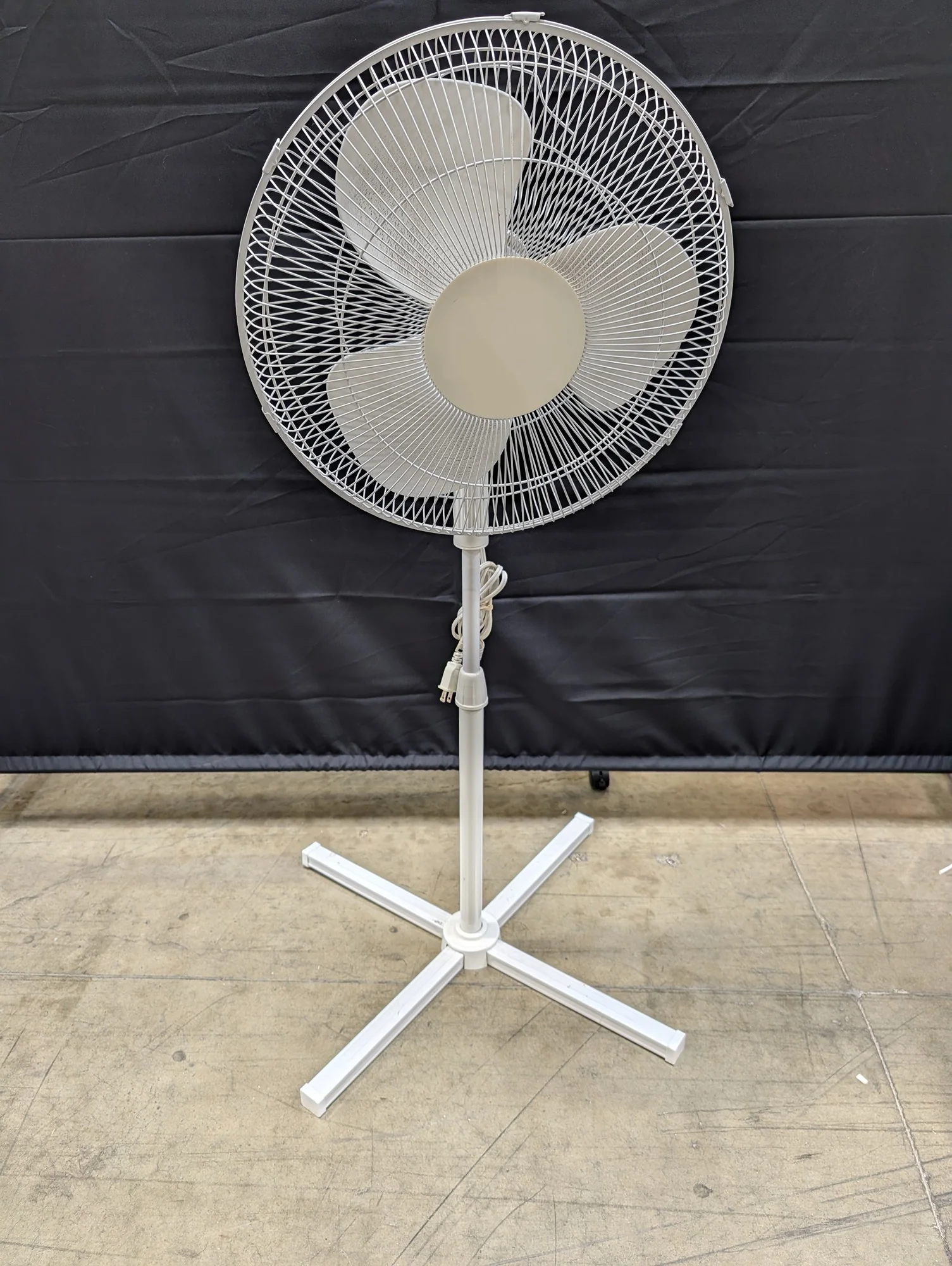 Midea FS40-8M Adjustable White Pedestal Fan