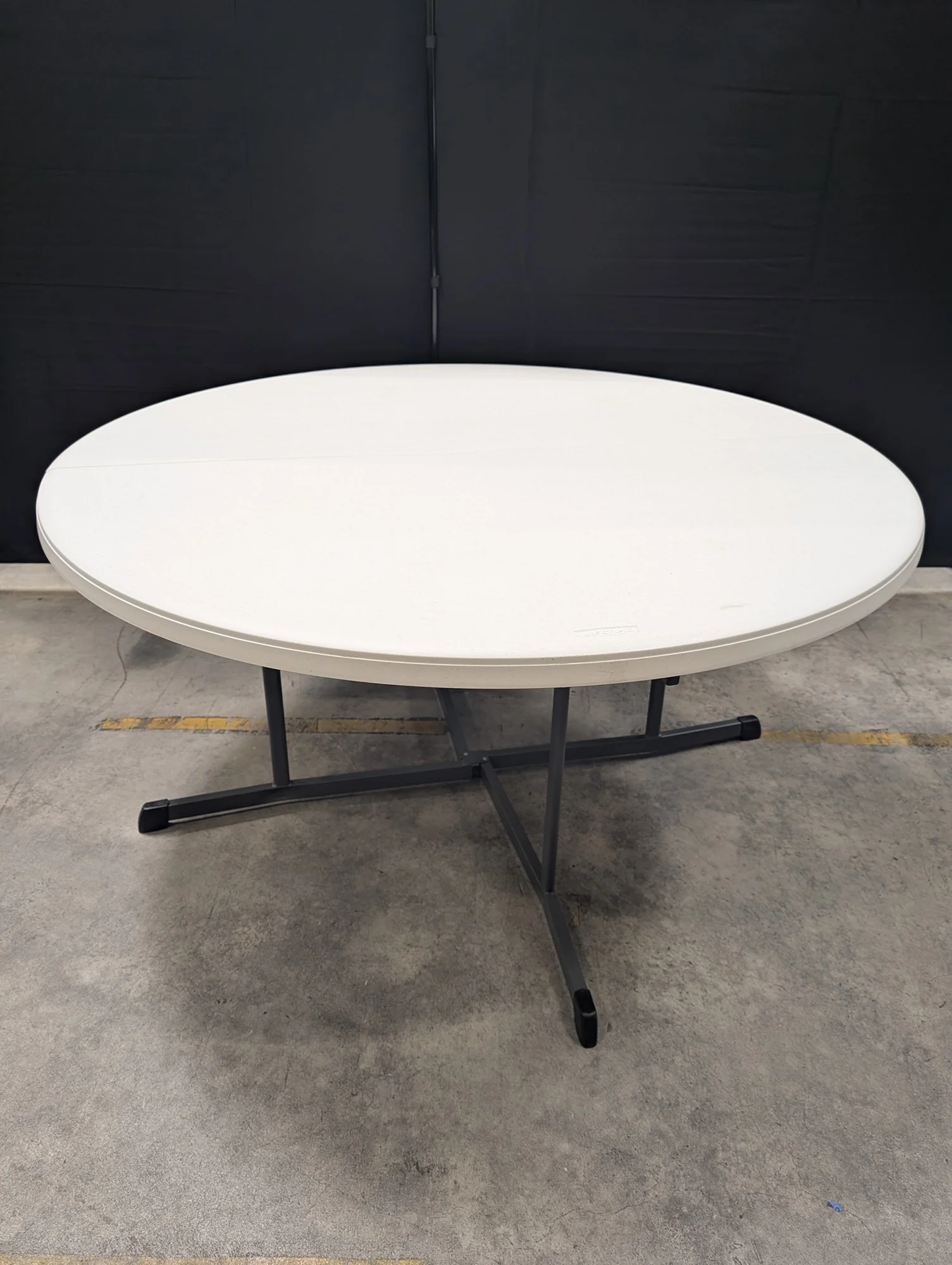 LIFETIME White Round Bi-Fold Portable Table