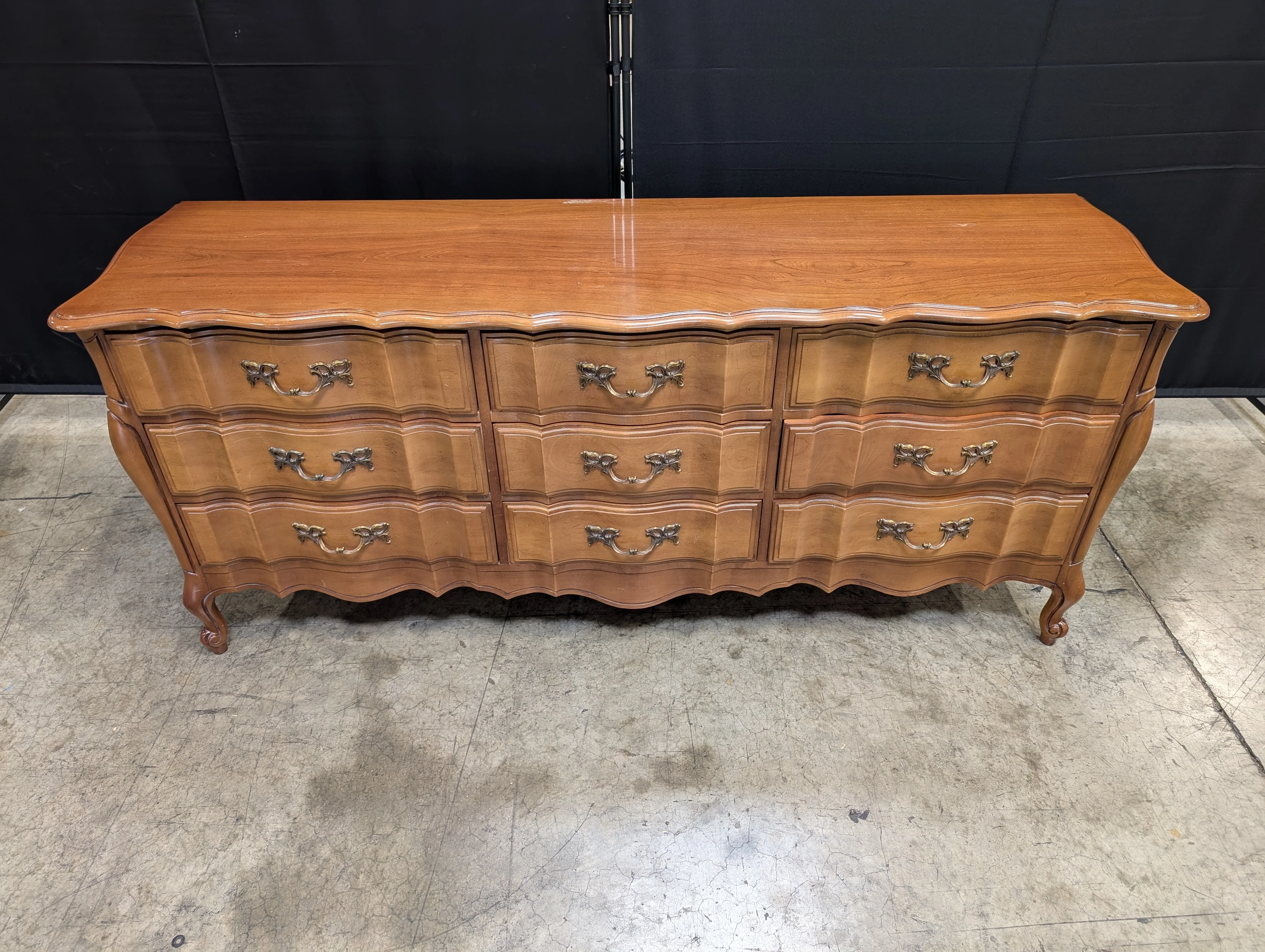 Vintage French Provincial Bombe Wood Dresser with Ornate Brass Hardware - Image 10