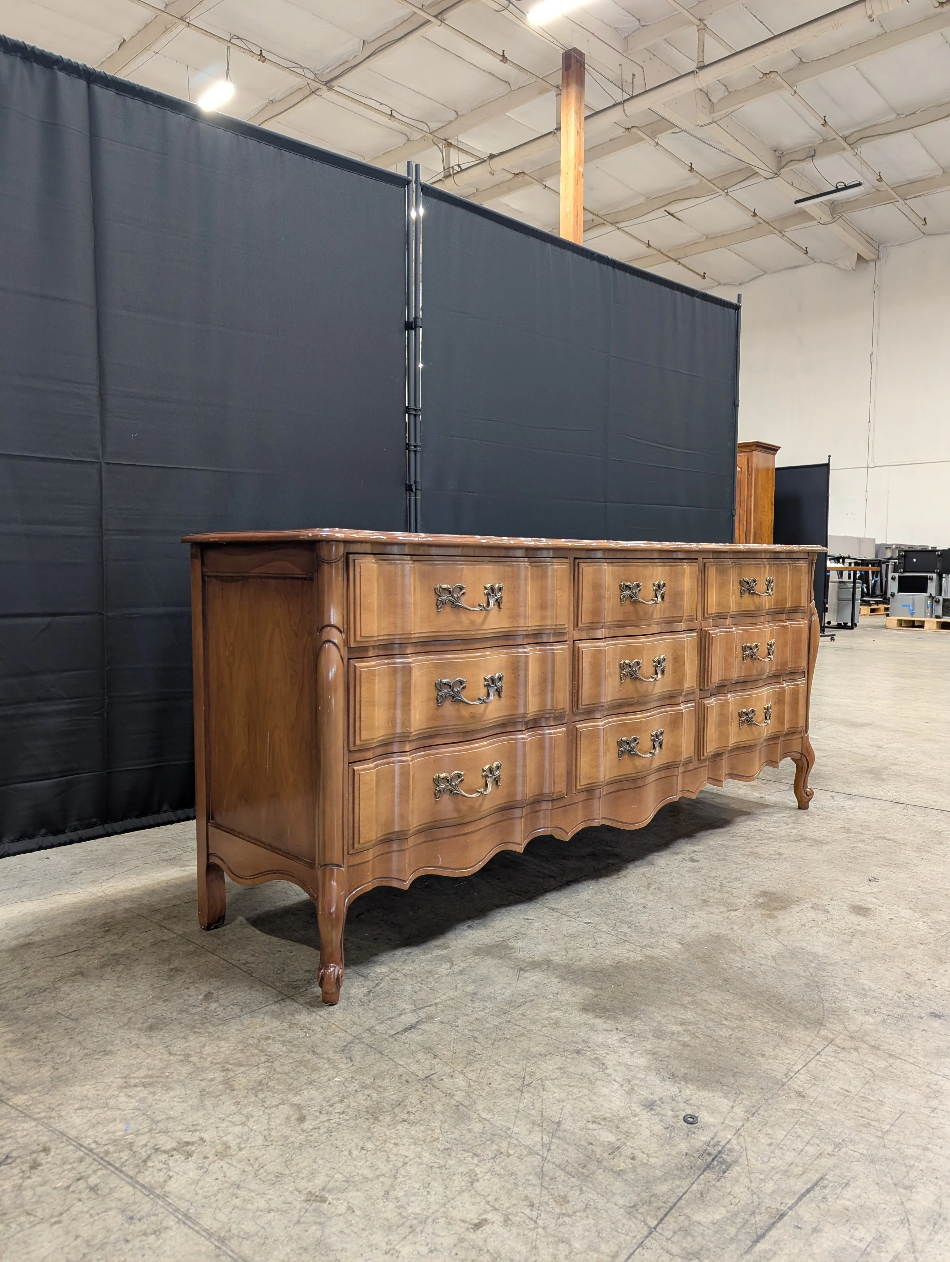 Vintage French Provincial Bombe Wood Dresser with Ornate Brass Hardware - Image 4