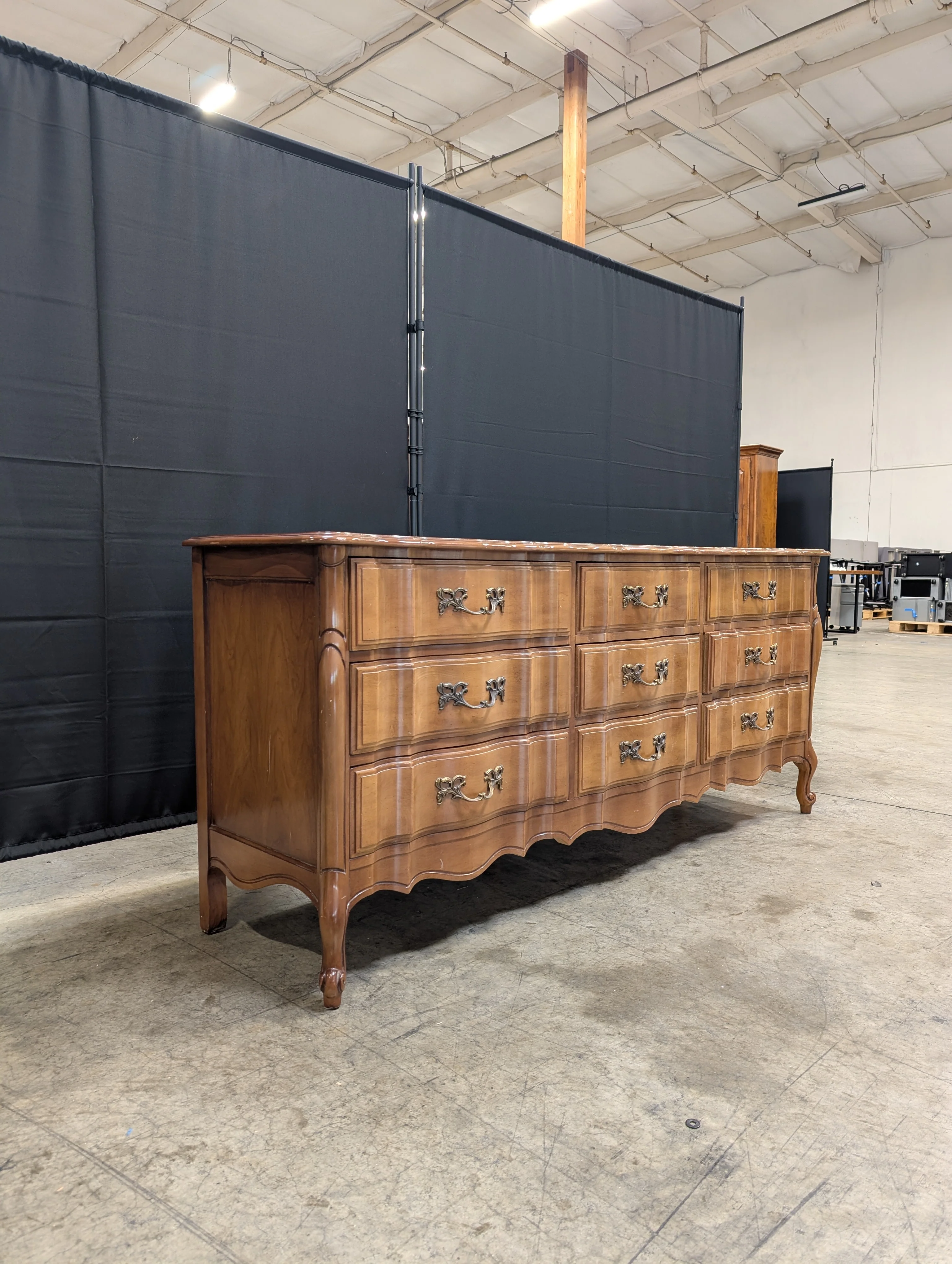 Vintage French Provincial Bombe Wood Dresser with Ornate Brass Hardware - Image 5