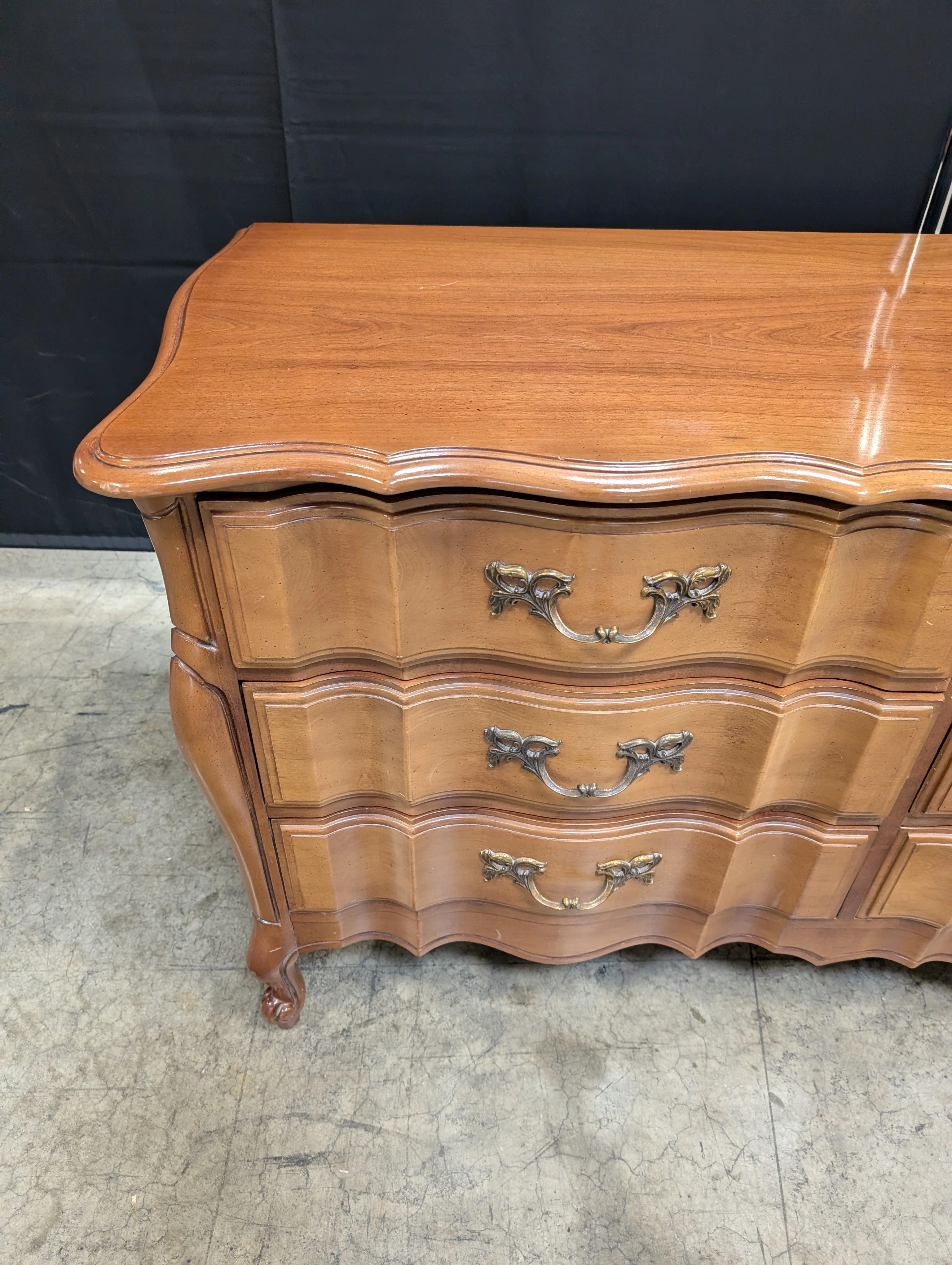 Vintage French Provincial Bombe Wood Dresser with Ornate Brass Hardware - Image 7