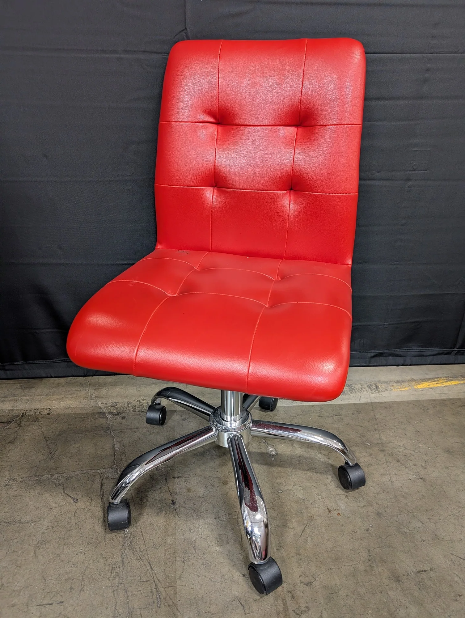 Vibrant Red Faux Leather Tufted Swivel Desk Chair - Image 2