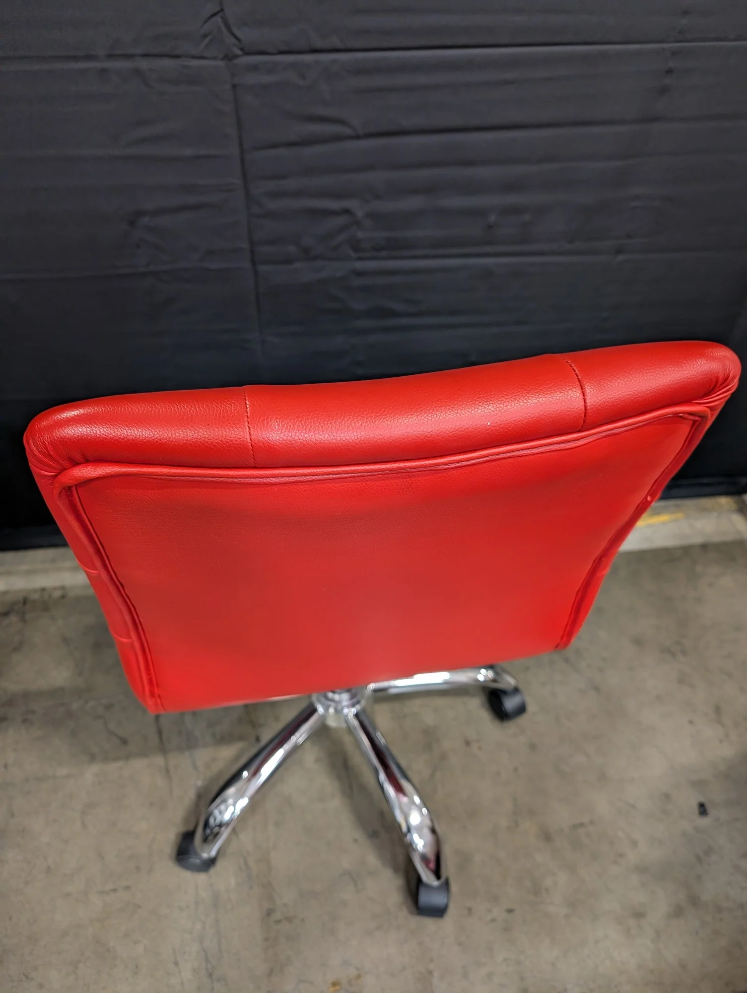 Vibrant Red Faux Leather Tufted Swivel Desk Chair - Image 3