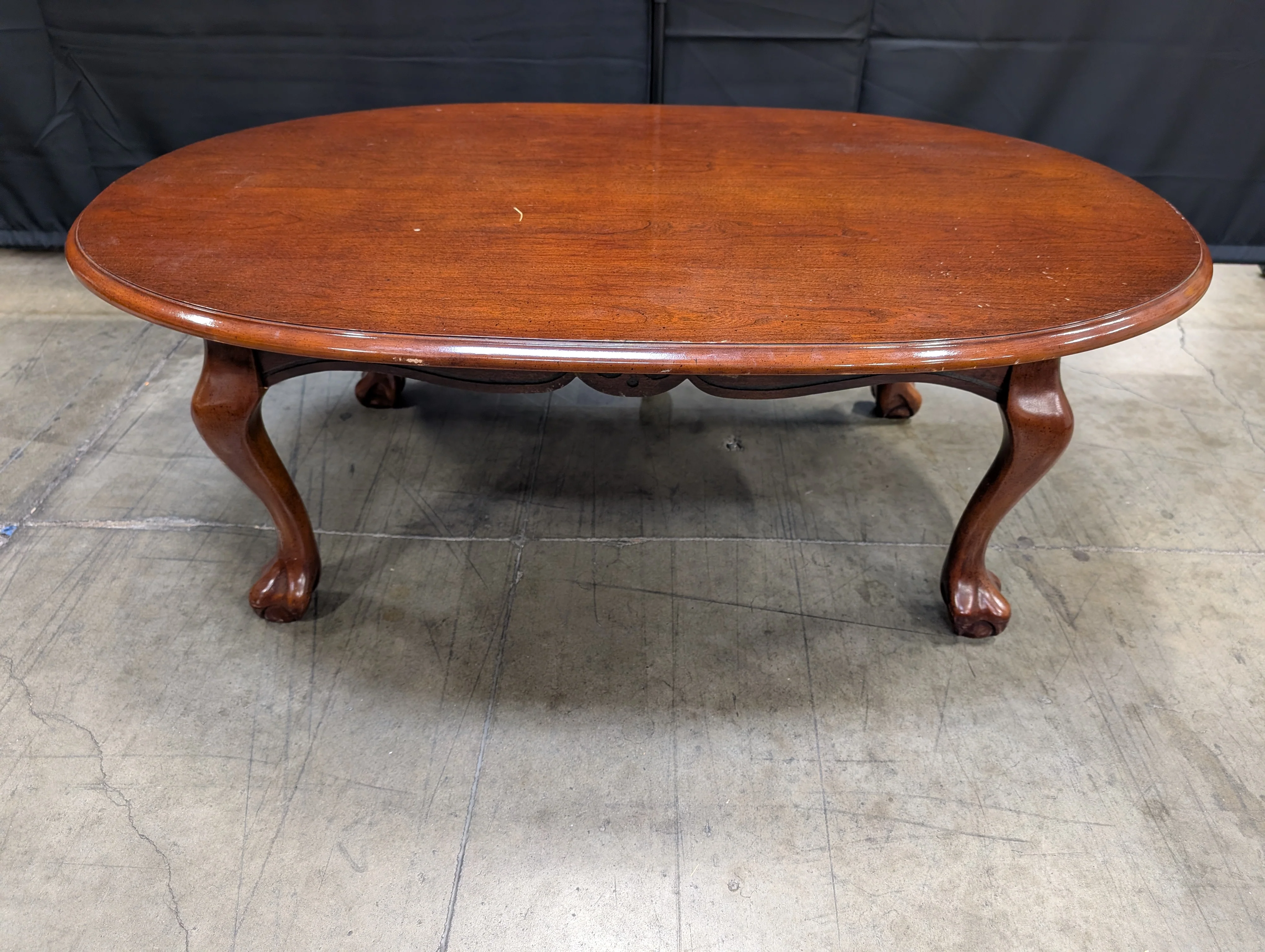 Rich Cherry Wood Oval Coffee Table with Curved Legs - Image 2