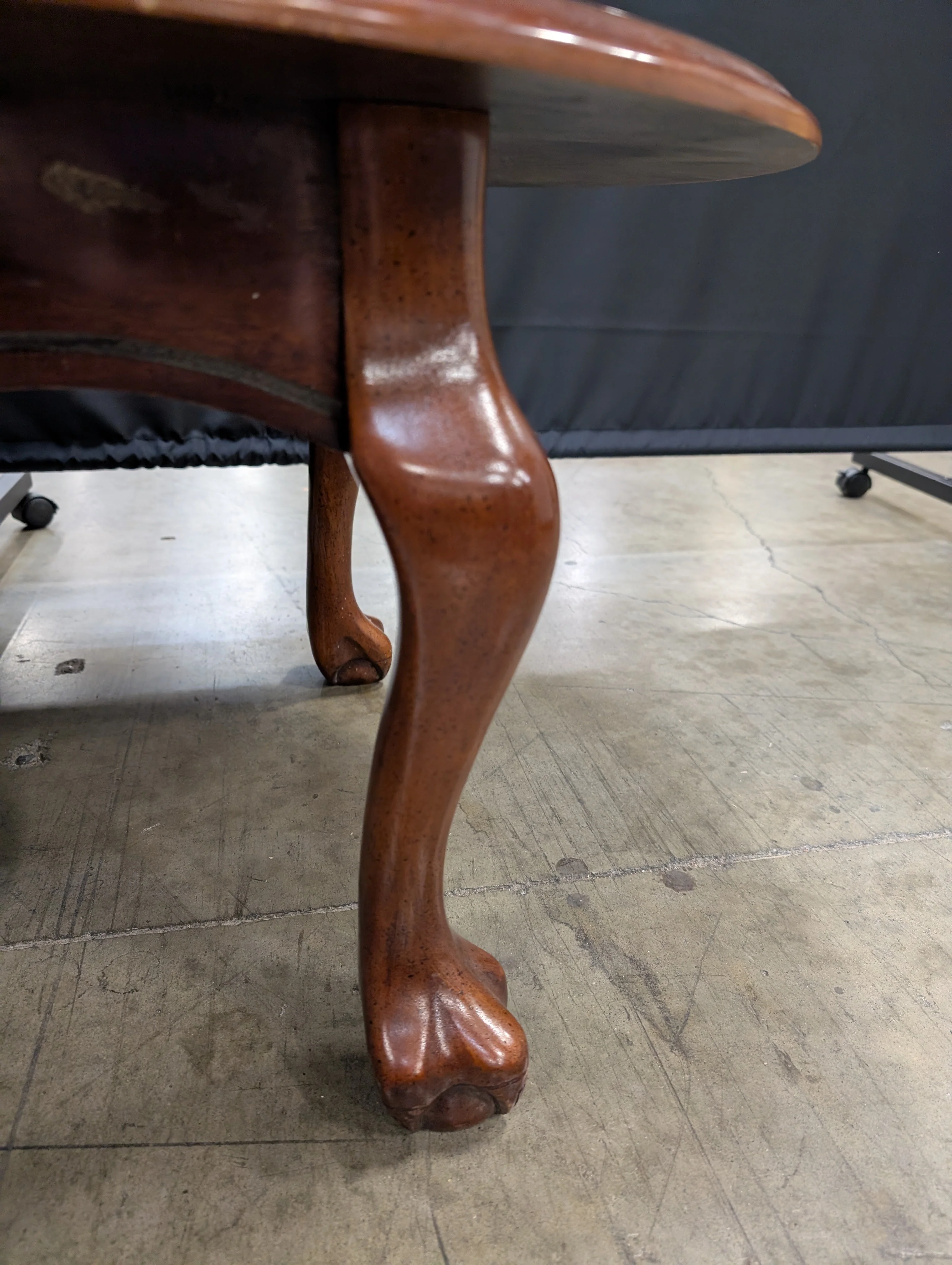 Rich Cherry Wood Oval Coffee Table with Curved Legs - Image 3